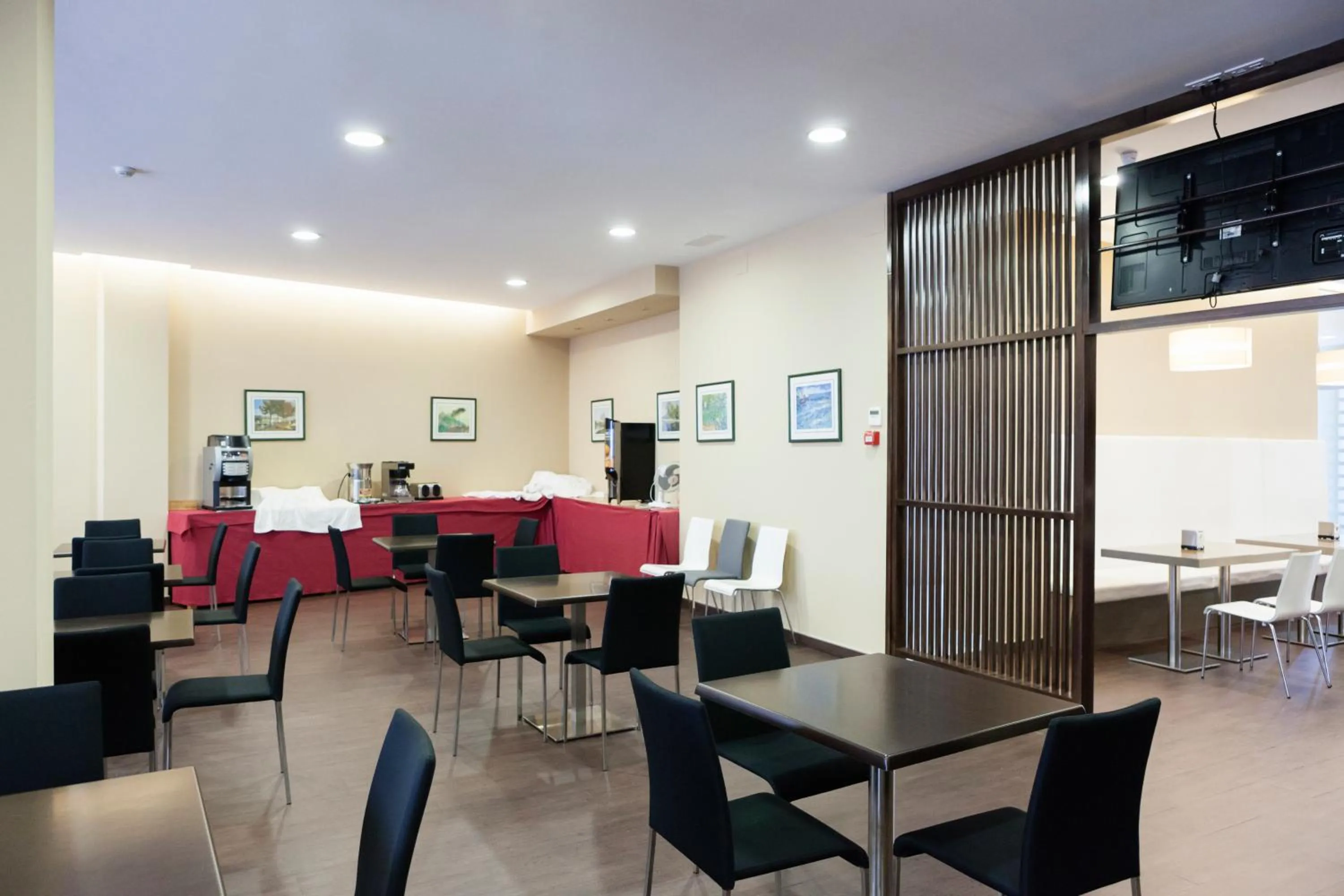 Communal lounge/ TV room in Hotel Valencia