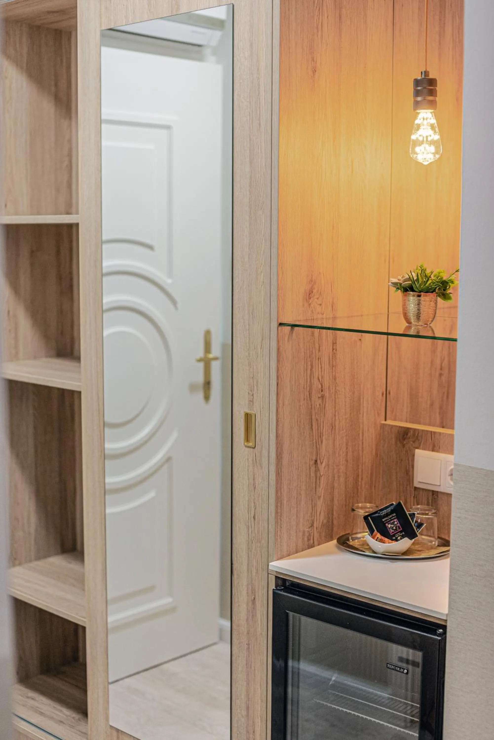 wardrobe in Casablanca Panzió