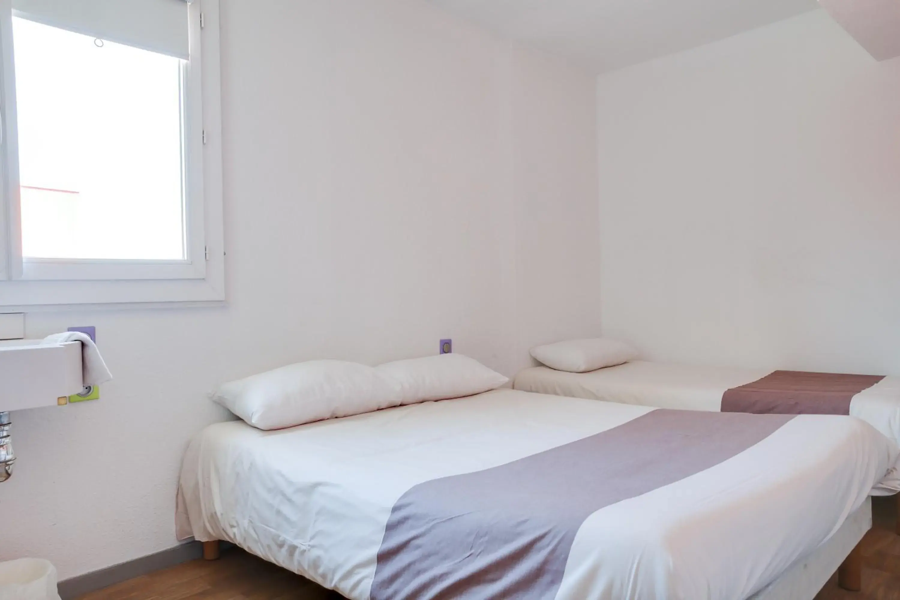Triple Room (1 double bed +1 single bed) - single occupancy in Hotel Valence Sud Triple Room (1 double bed +1 single bed) - single occupancy in Hotel Valence Sud