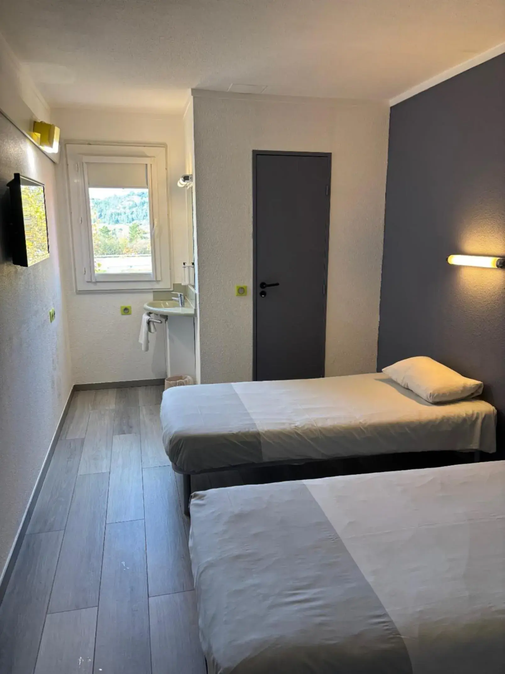 Twin Room - single occupancy in Hotel Valence Sud Twin Room - single occupancy in Hotel Valence Sud