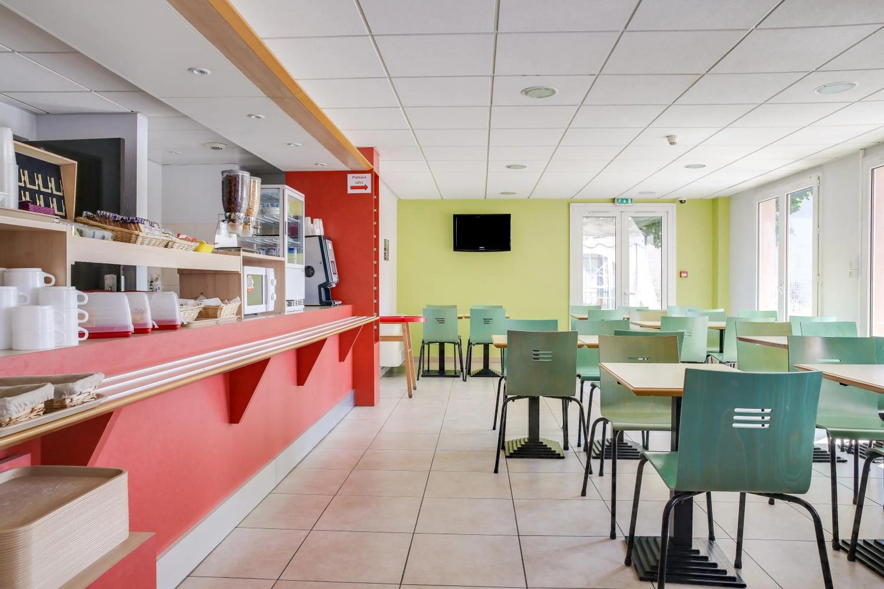 Restaurant/places to eat in Hotel Valence Sud