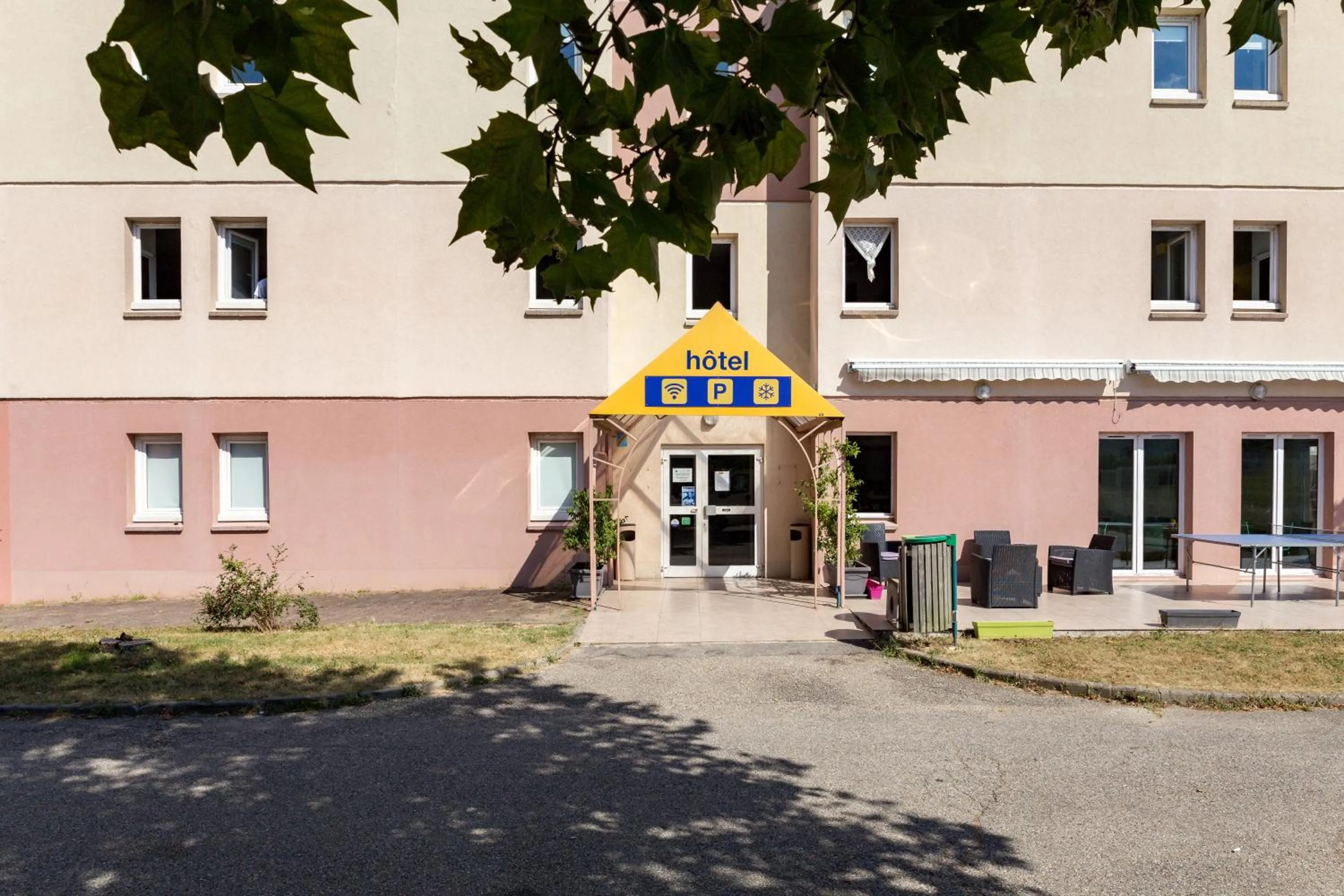 Facade/entrance in Hotel Valence Sud