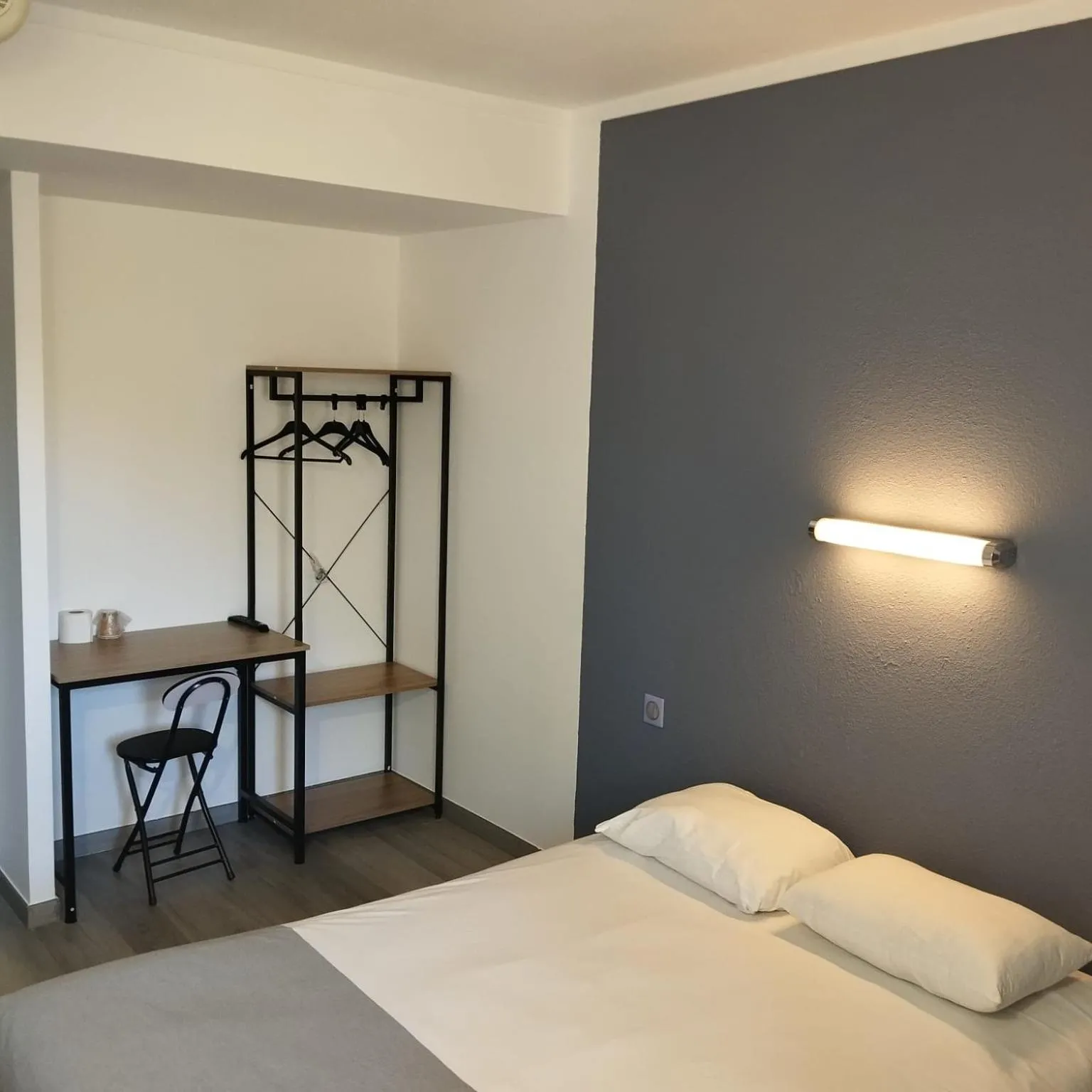 Bed in Hotel Valence Sud
