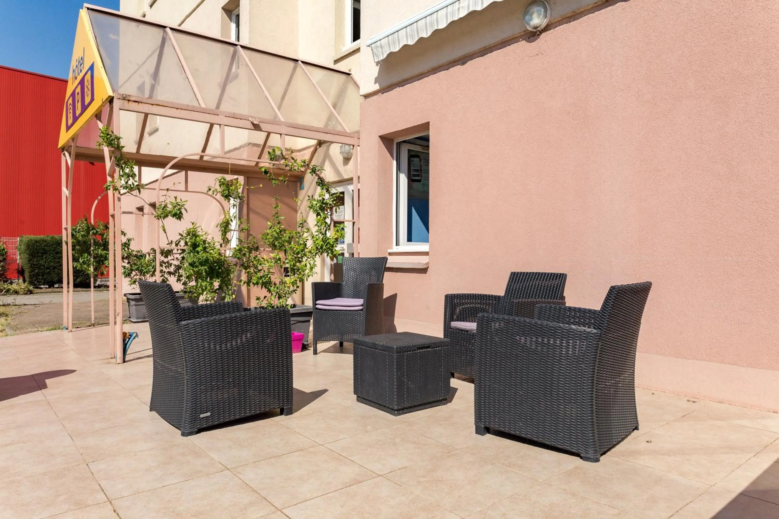 Patio in Hotel Valence Sud
