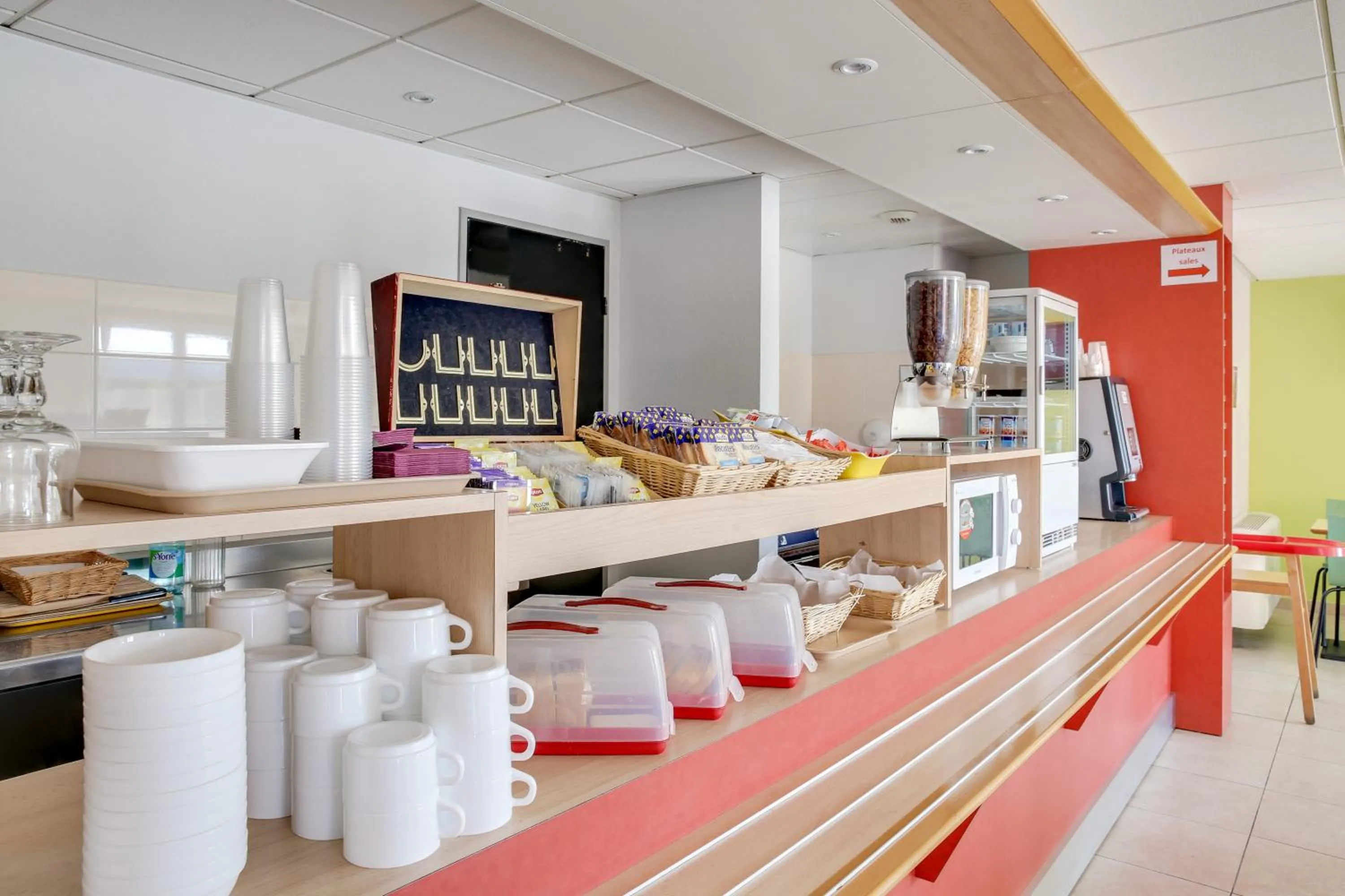 Restaurant/places to eat in Hotel Valence Sud