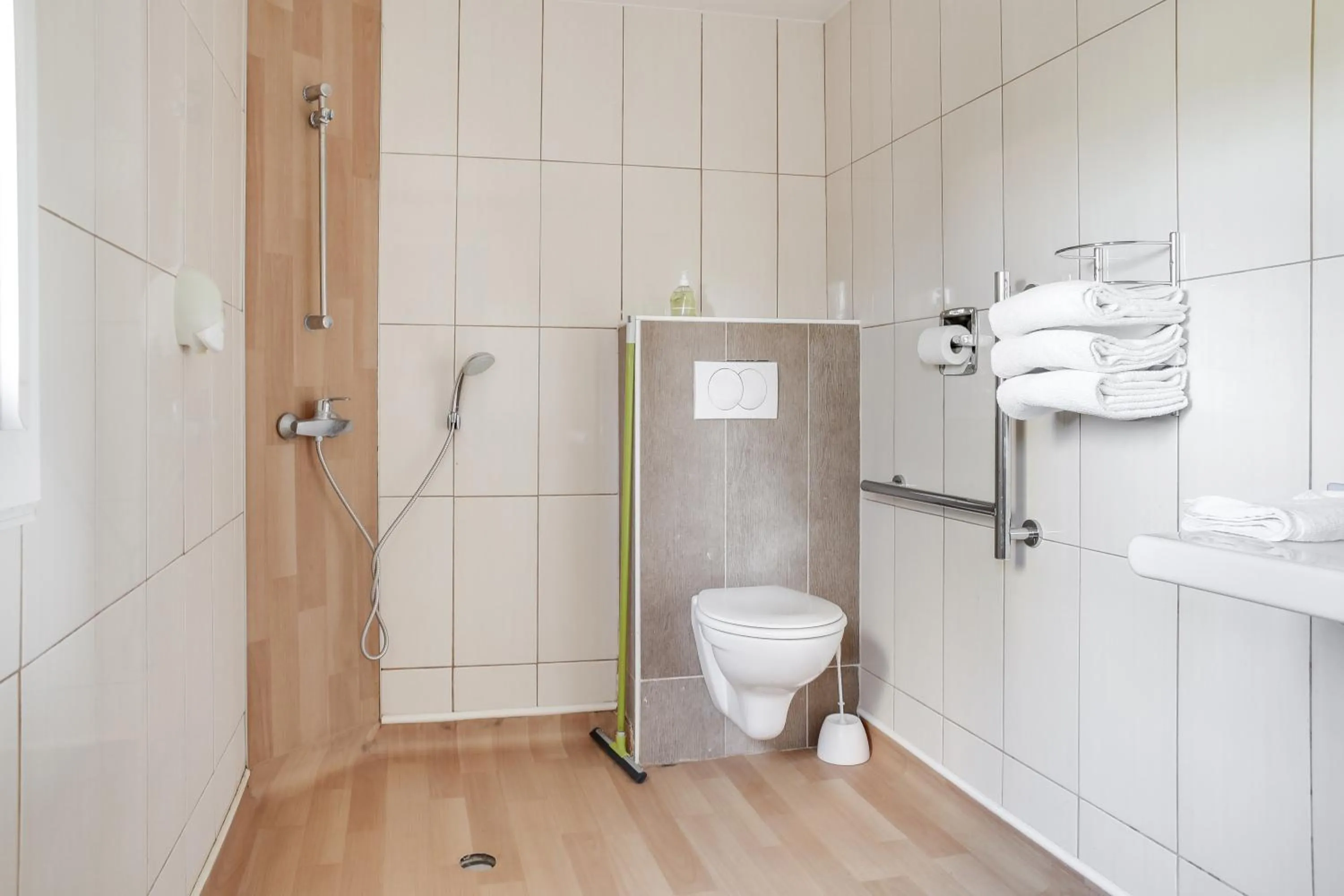 Bathroom in Hotel Valence Sud