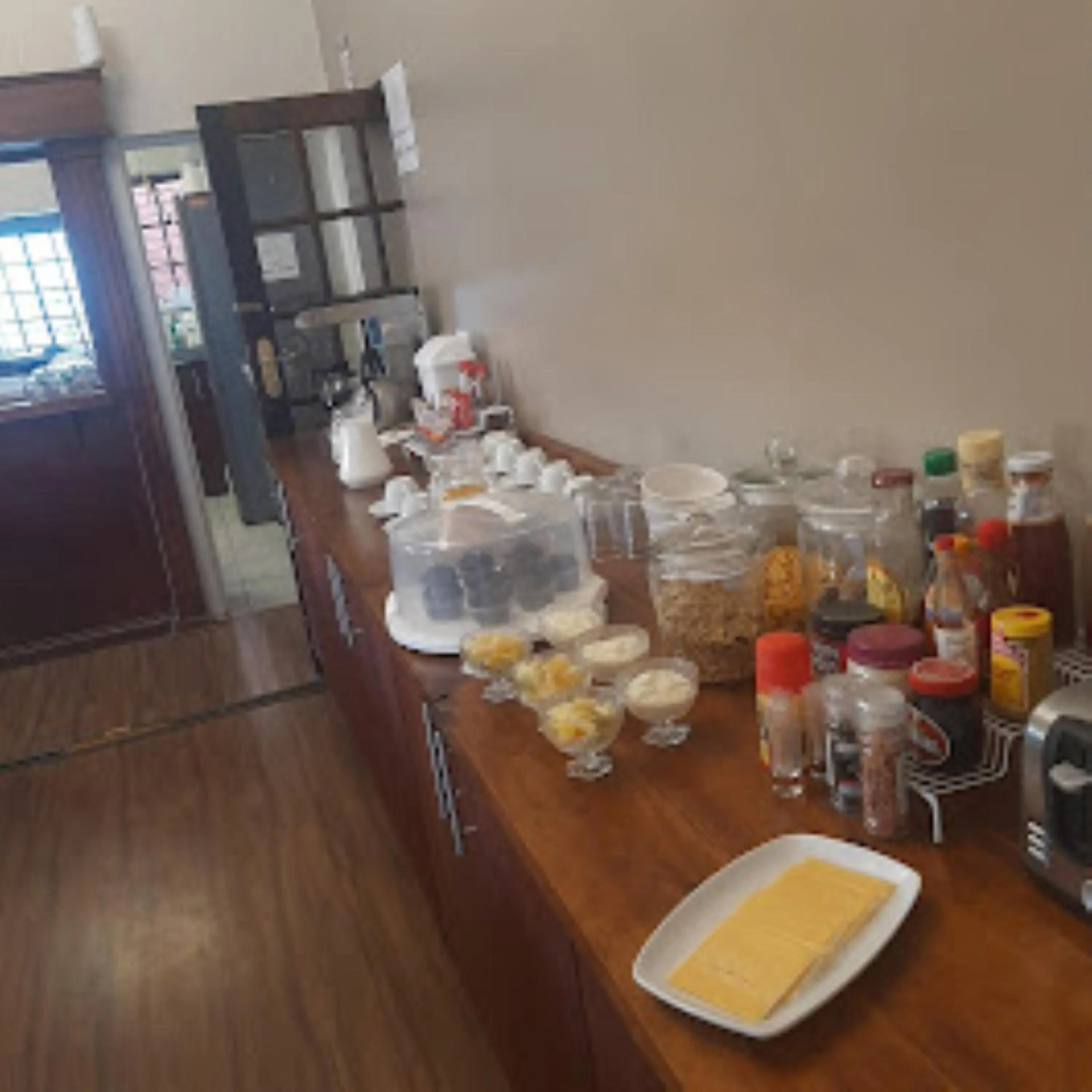 Breakfast in Victorian Lodge