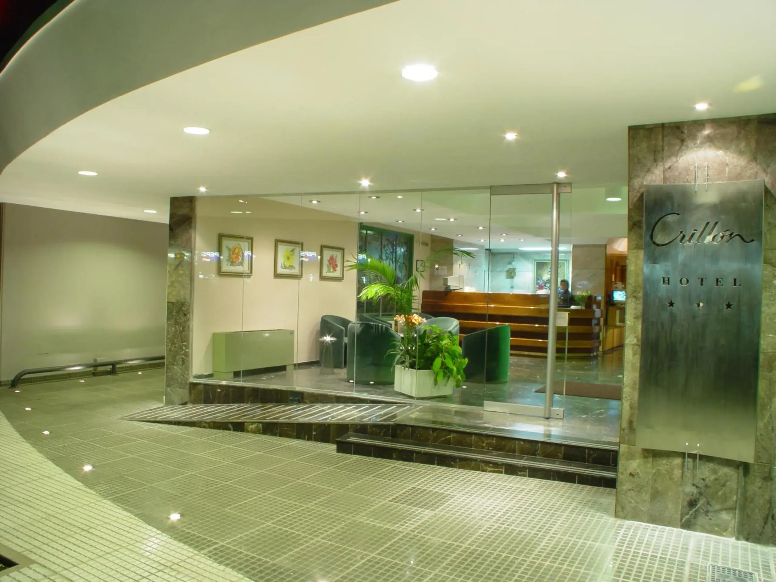 Lobby or reception in Hotel Crillon Mendoza Lobby or reception in Hotel Crillon Mendoza