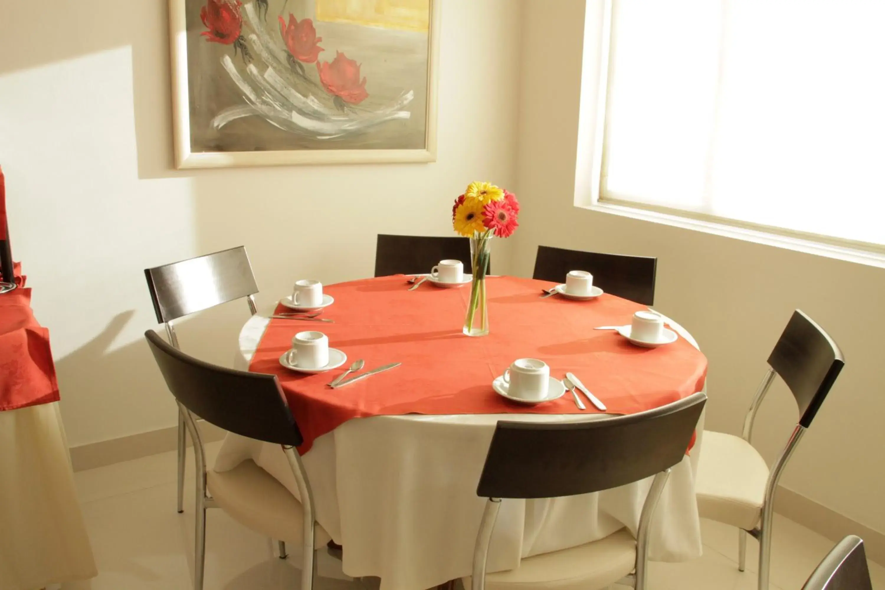 Restaurant/places to eat in Hotel Crillon Mendoza Restaurant/places to eat in Hotel Crillon Mendoza