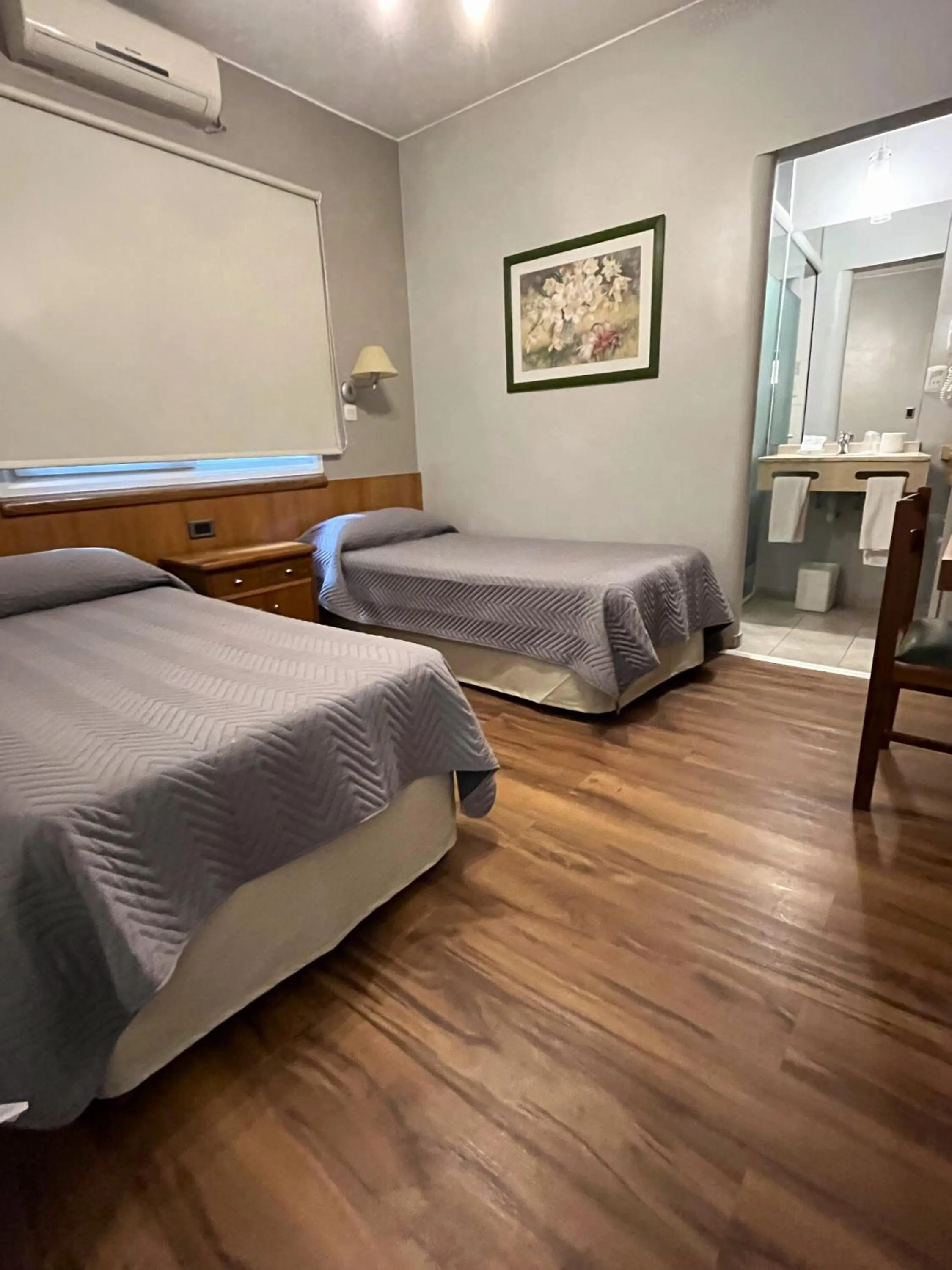 Bedroom, Bed in Hotel Crillon Mendoza