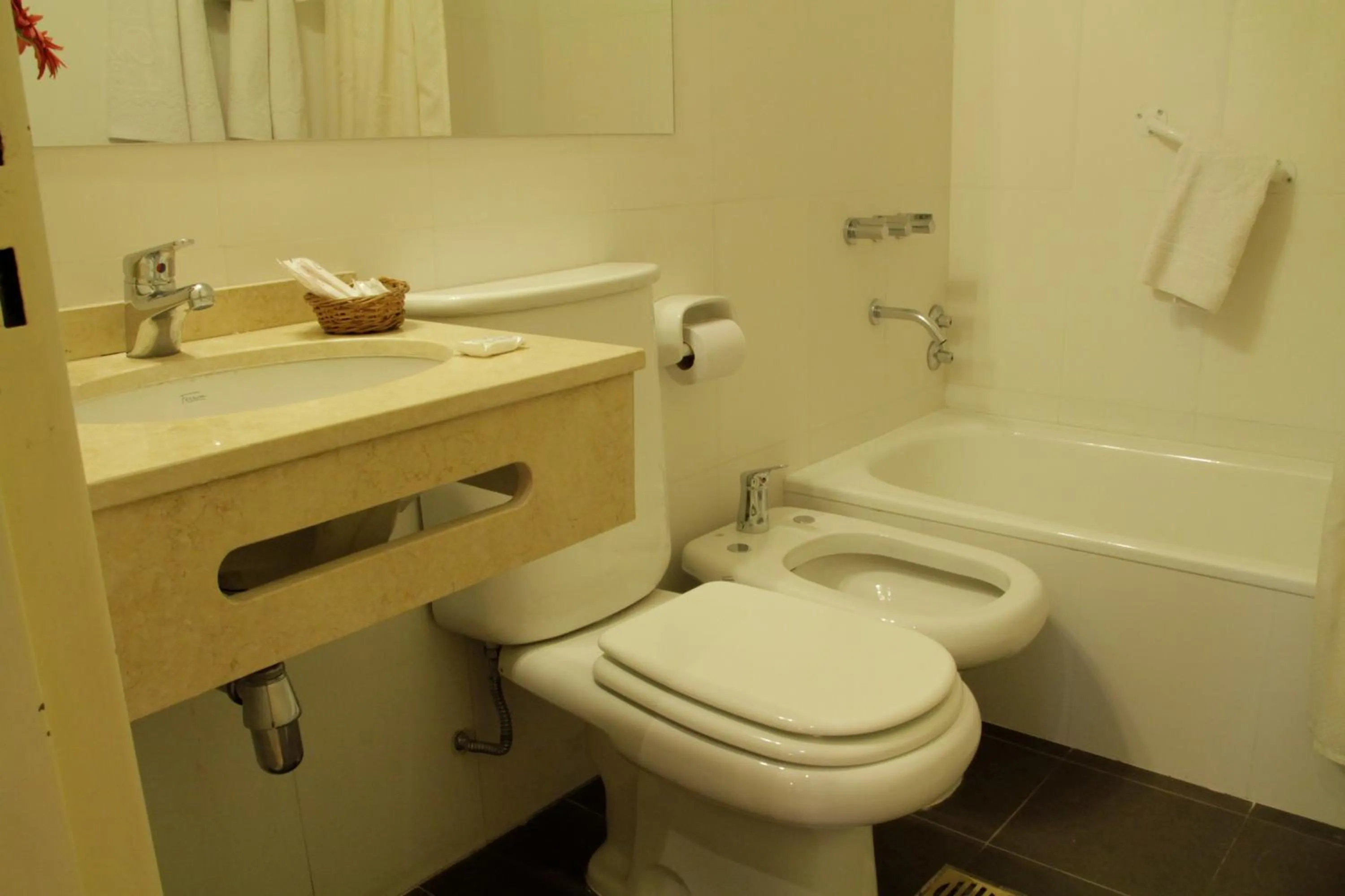 Bathroom in Hotel Crillon Mendoza