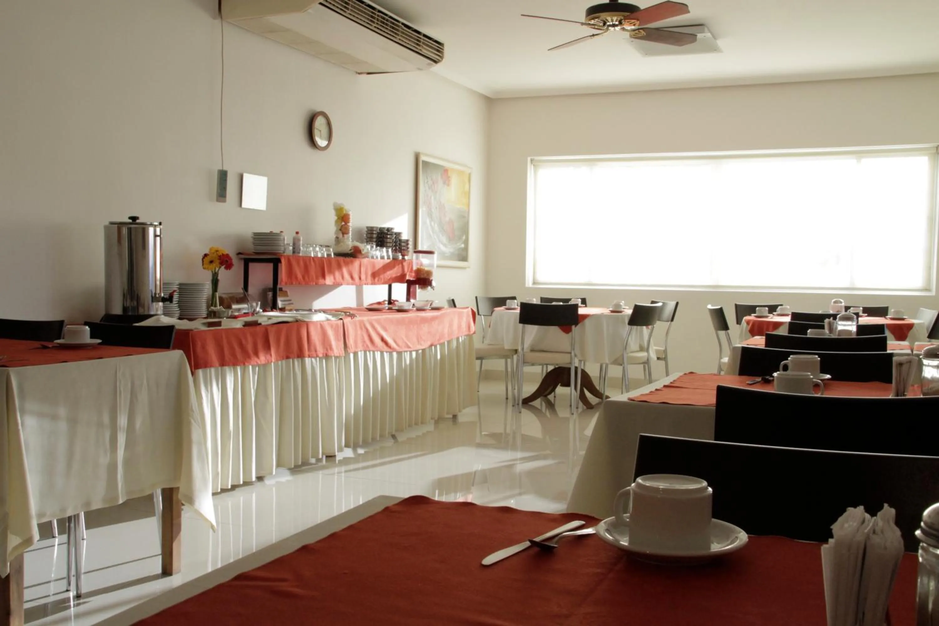 Restaurant/places to eat in Hotel Crillon Mendoza