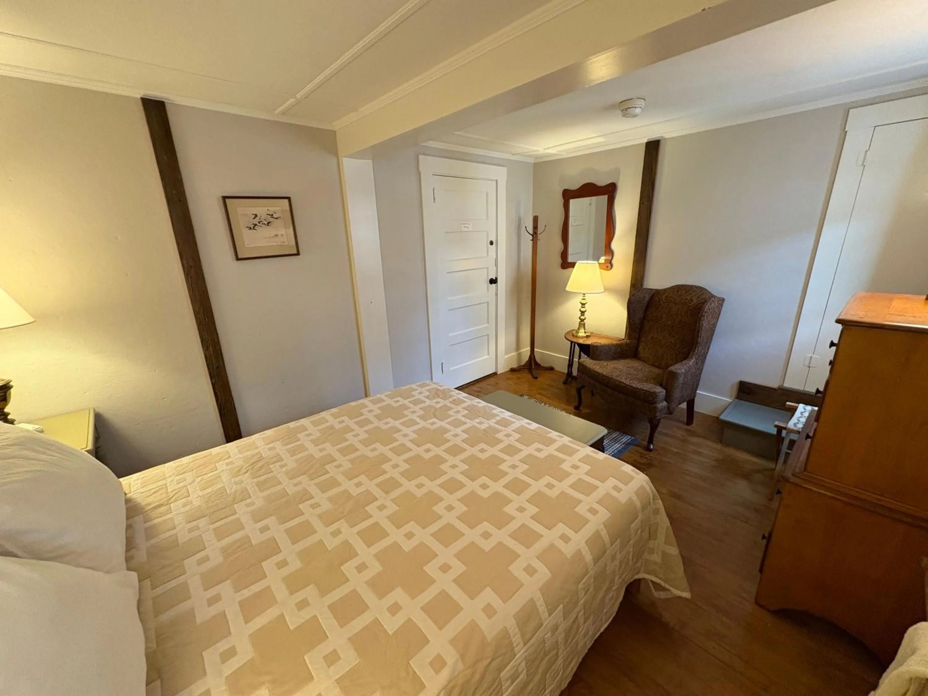 Bed in Hawks House Inn