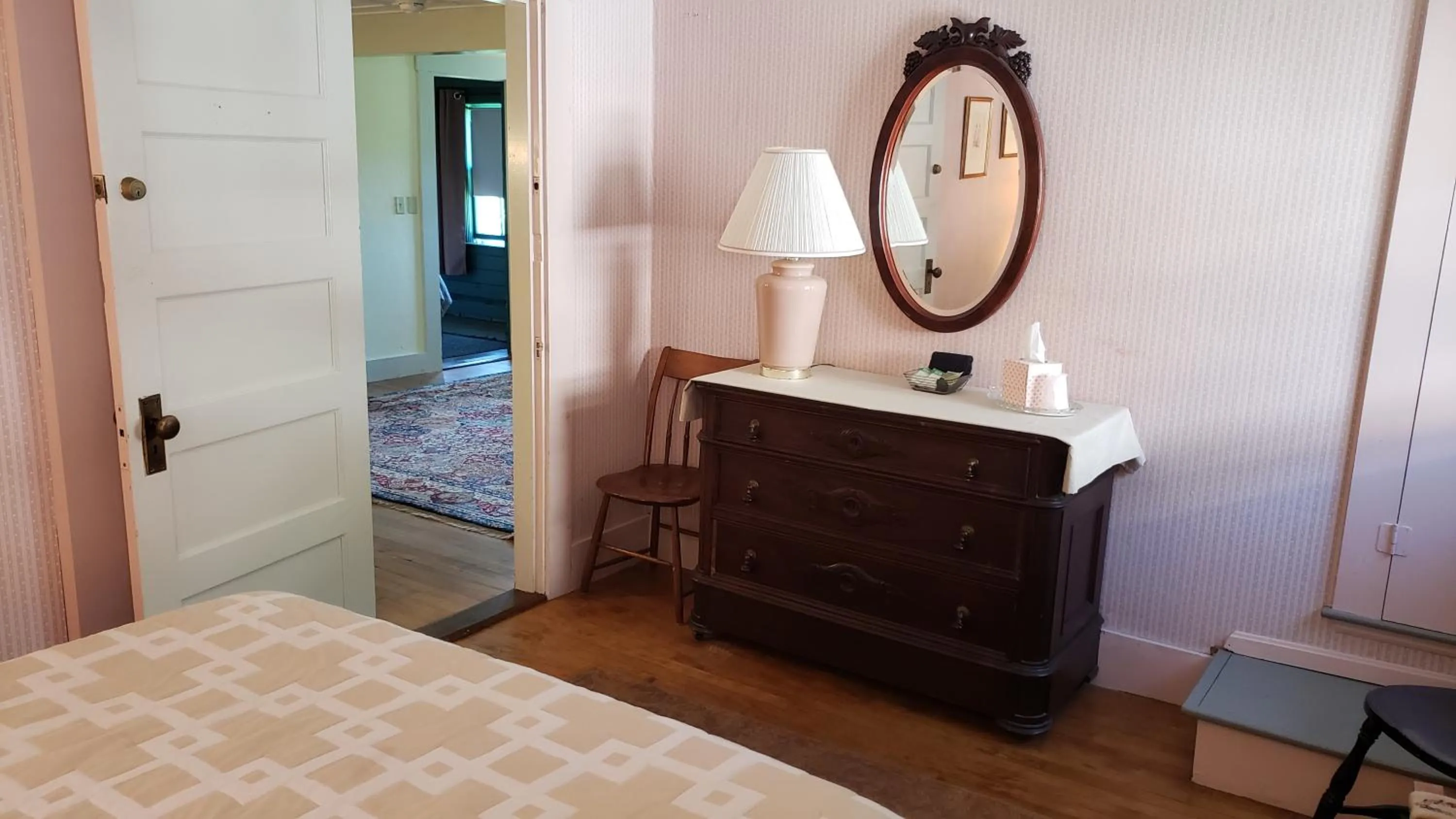 Bed in Hawks House Inn