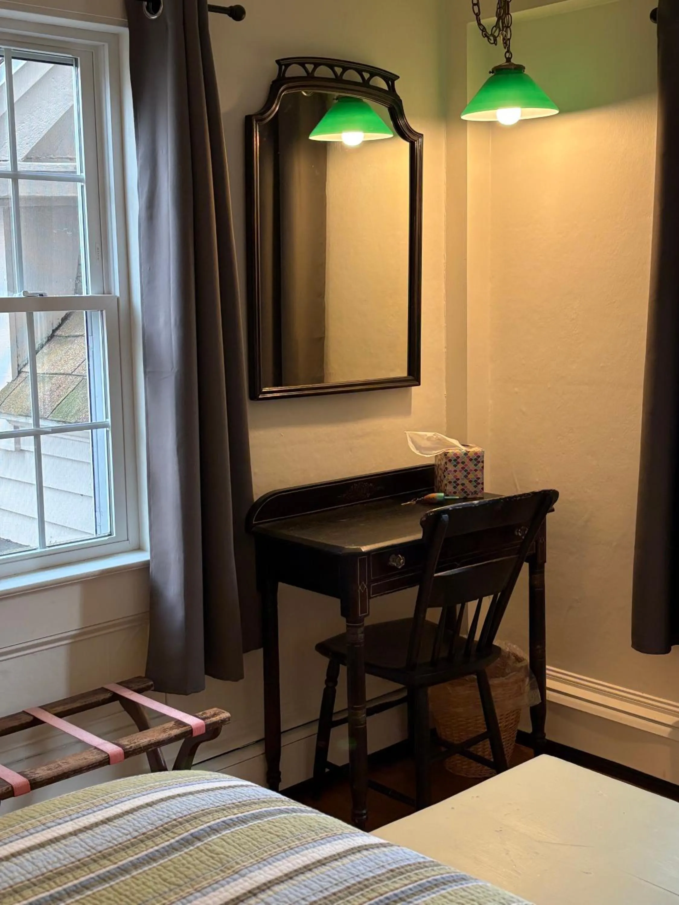 Bed in Hawks House Inn