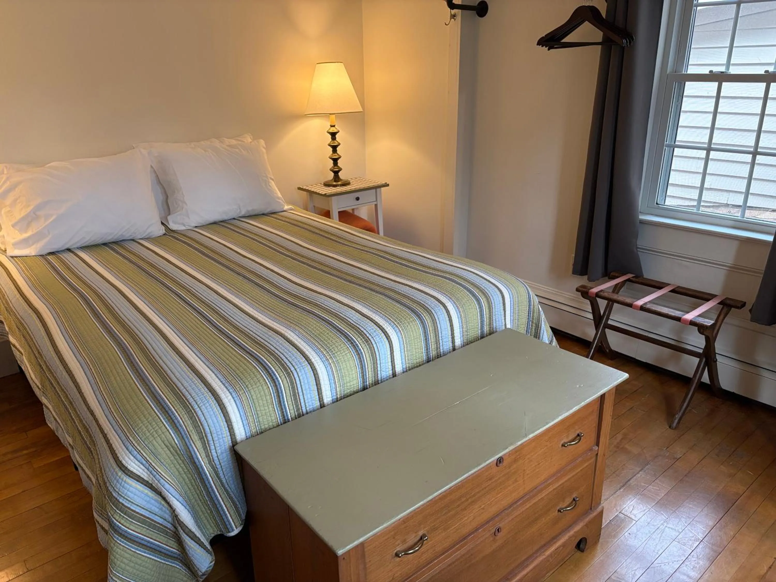 Bed in Hawks House Inn