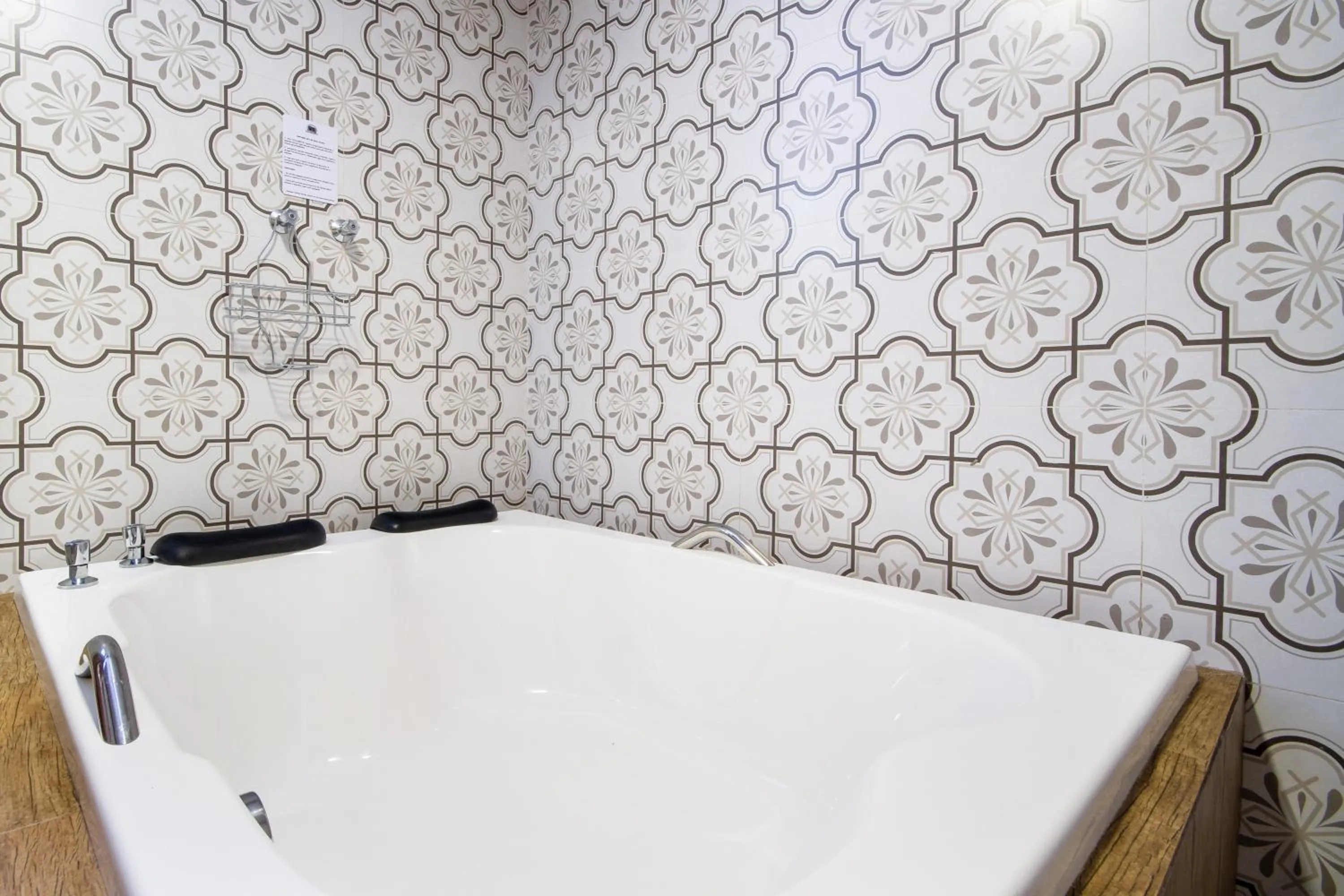 Bath in Pousada Casa Mantiqueira - Próxima ao Capivarí e opções de Hidromassagem