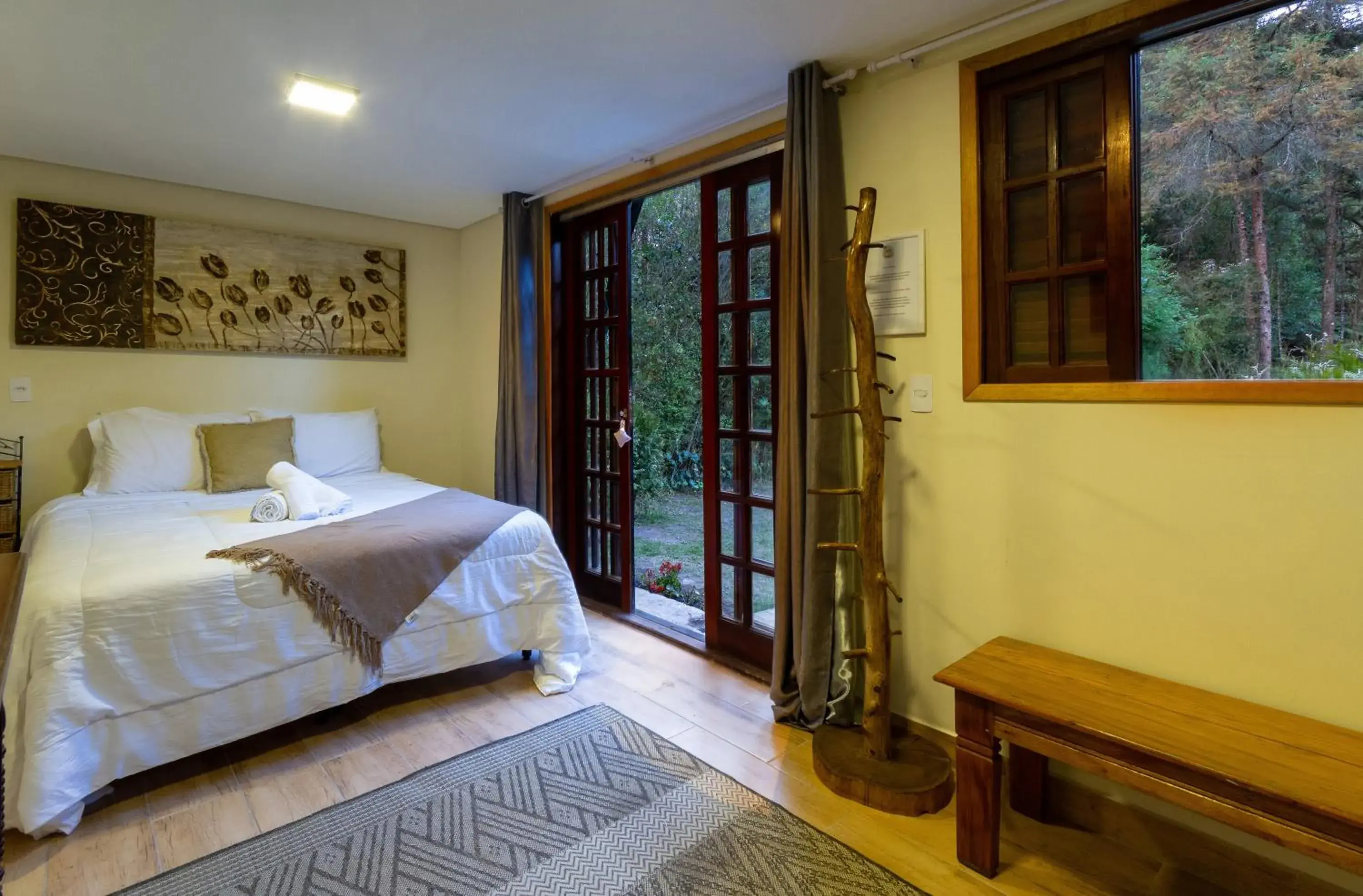 Triple Room with Bath in Pousada Casa Mantiqueira - Próxima ao Capivarí e opções de Hidromassagem Triple Room with Bath in Pousada Casa Mantiqueira - Próxima ao Capivarí e opções de Hidromassagem