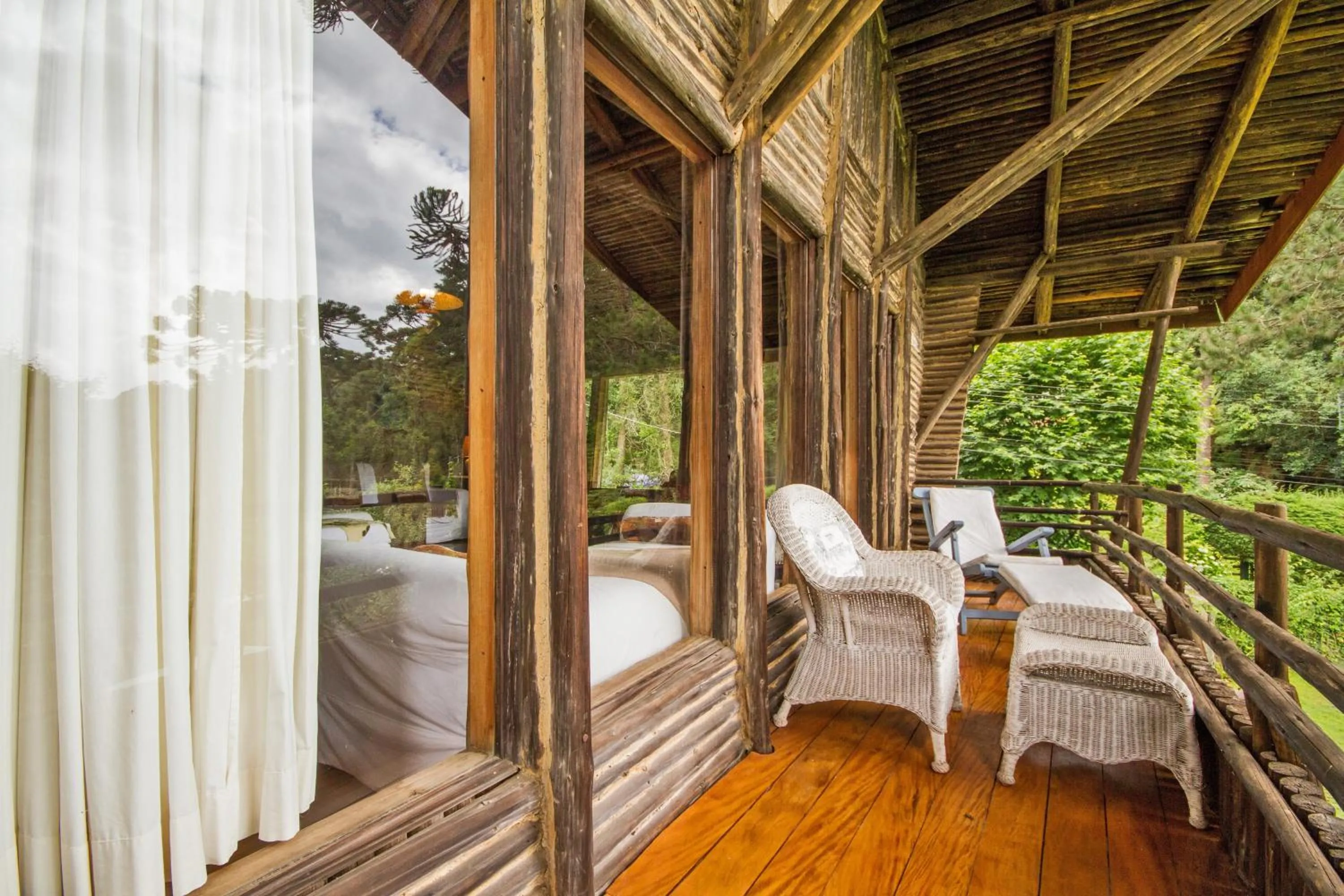 Balcony/Terrace in Pousada Casa Mantiqueira - Próxima ao Capivarí e opções de Hidromassagem