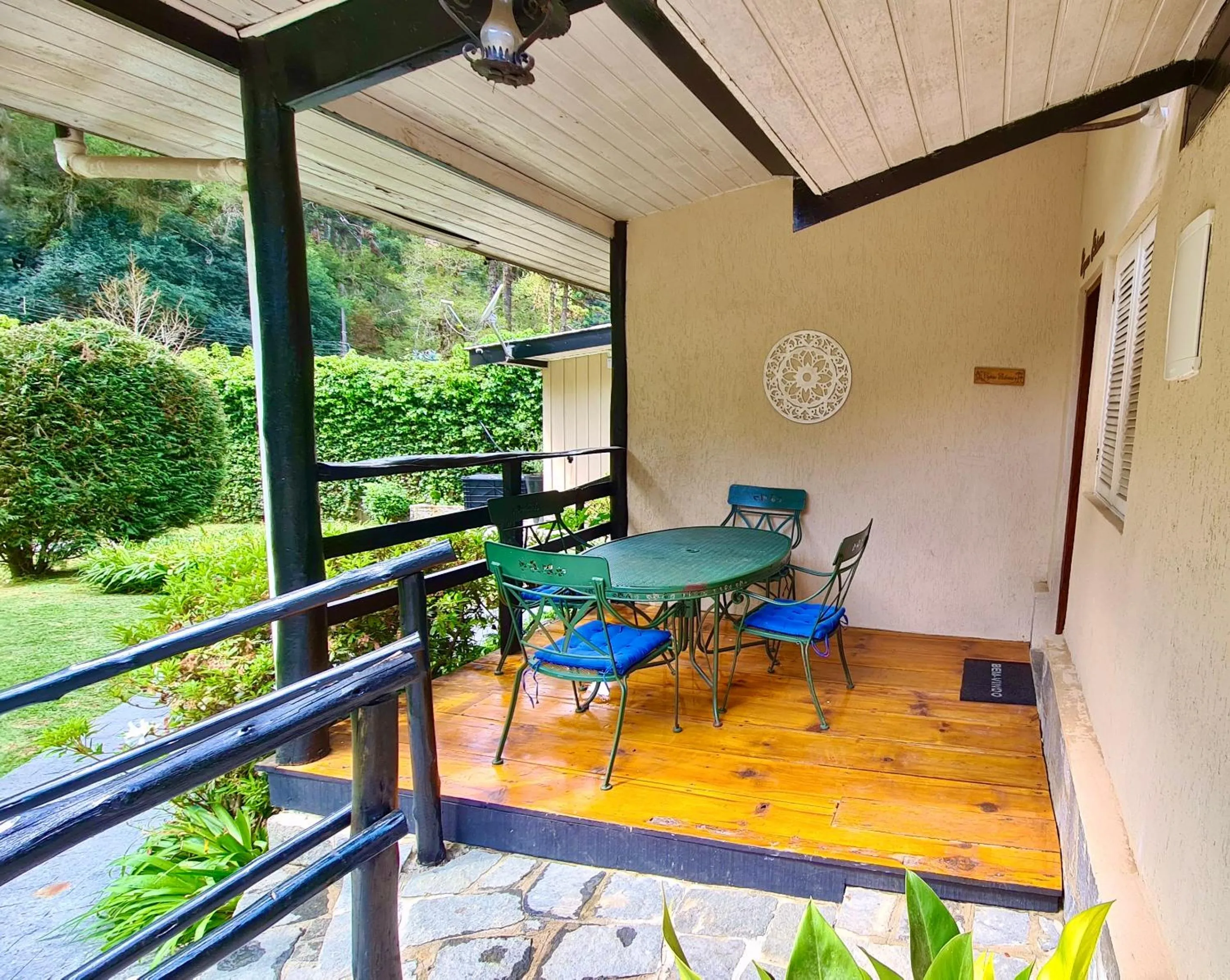Balcony/Terrace in Pousada Casa Mantiqueira - Próxima ao Capivarí e opções de Hidromassagem