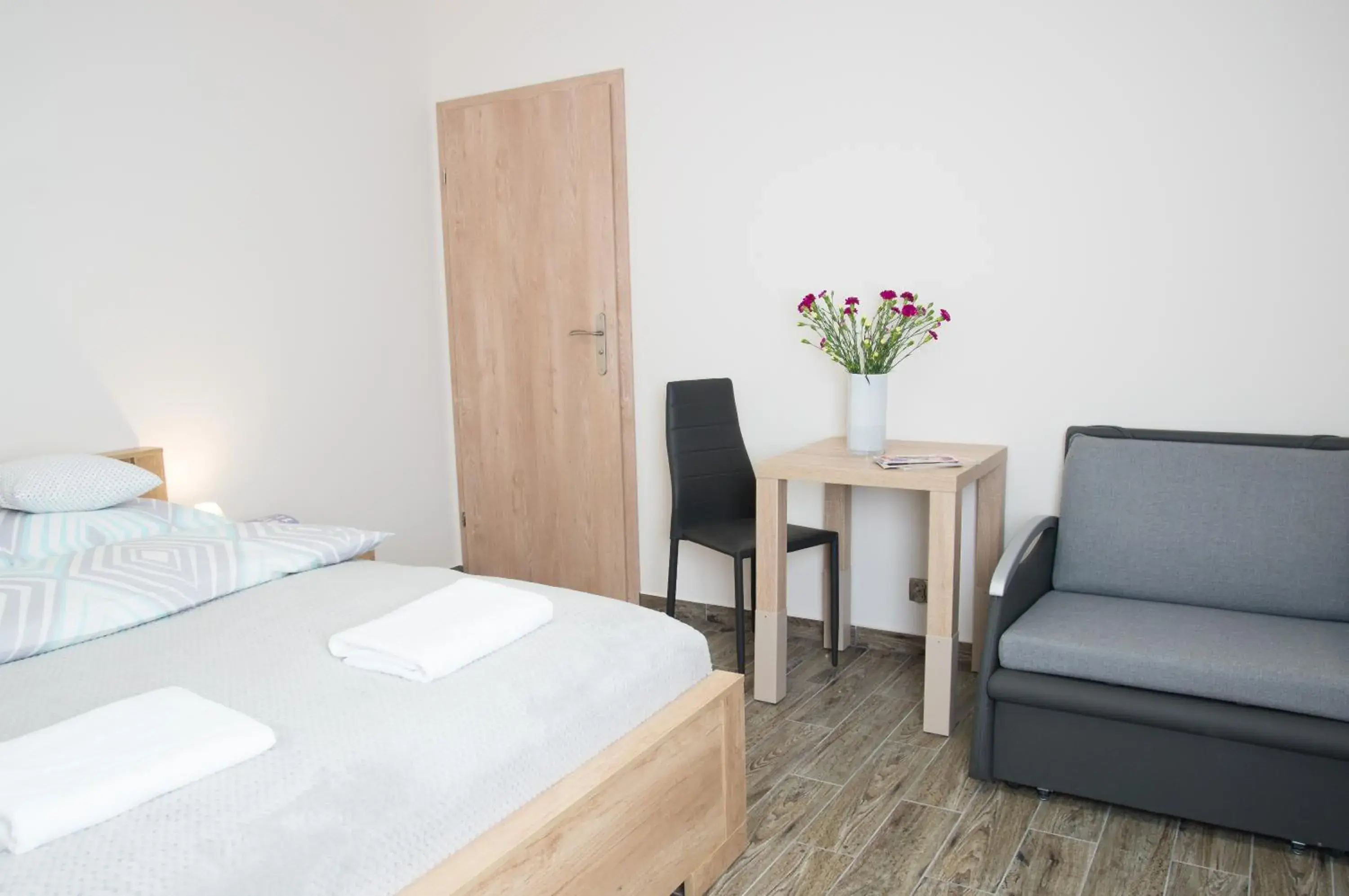 Triple Room with Bathroom in Dom Wakacyjny ODSAPKA Triple Room with Bathroom in Dom Wakacyjny ODSAPKA