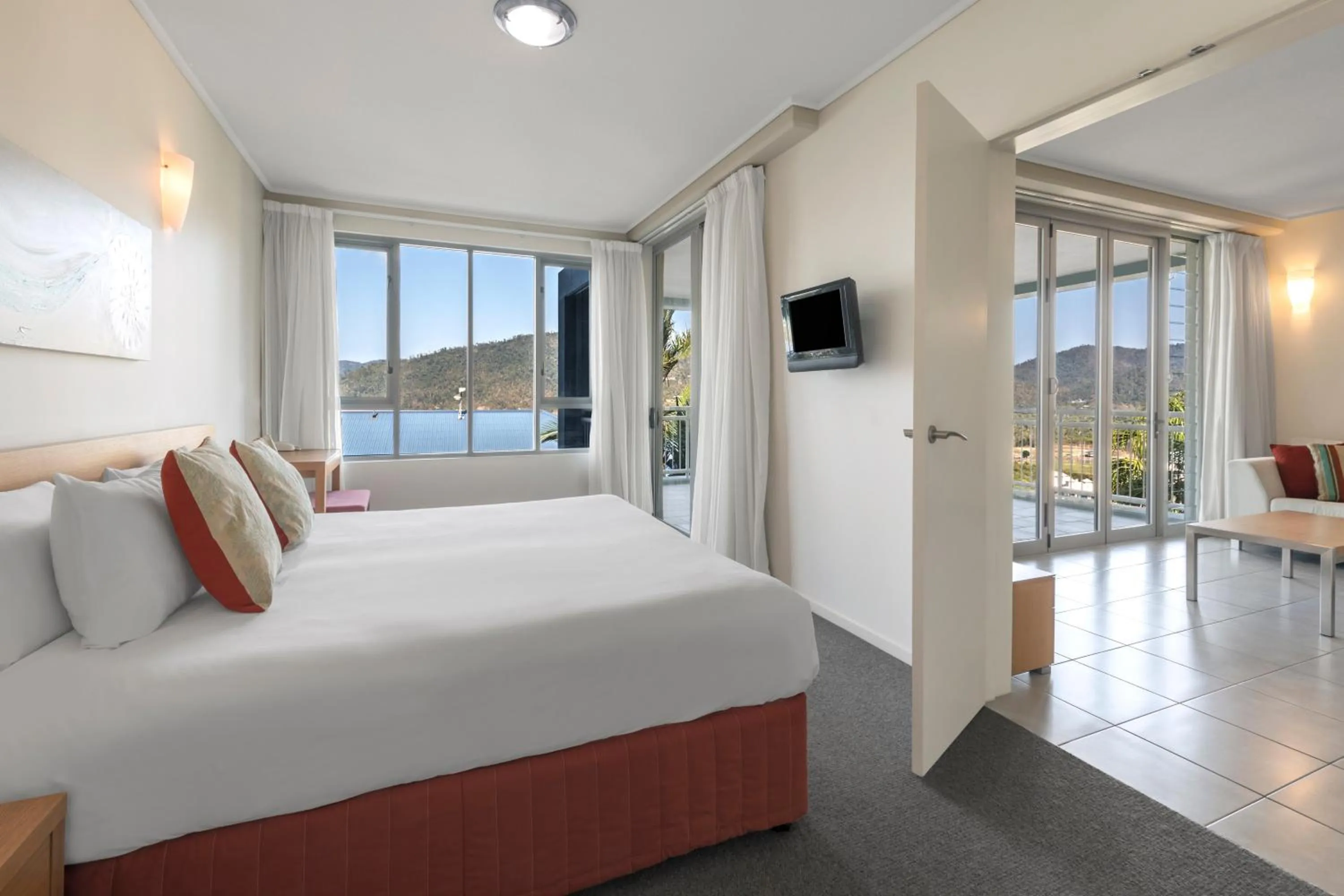 Bed in Club Wyndham Airlie Beach