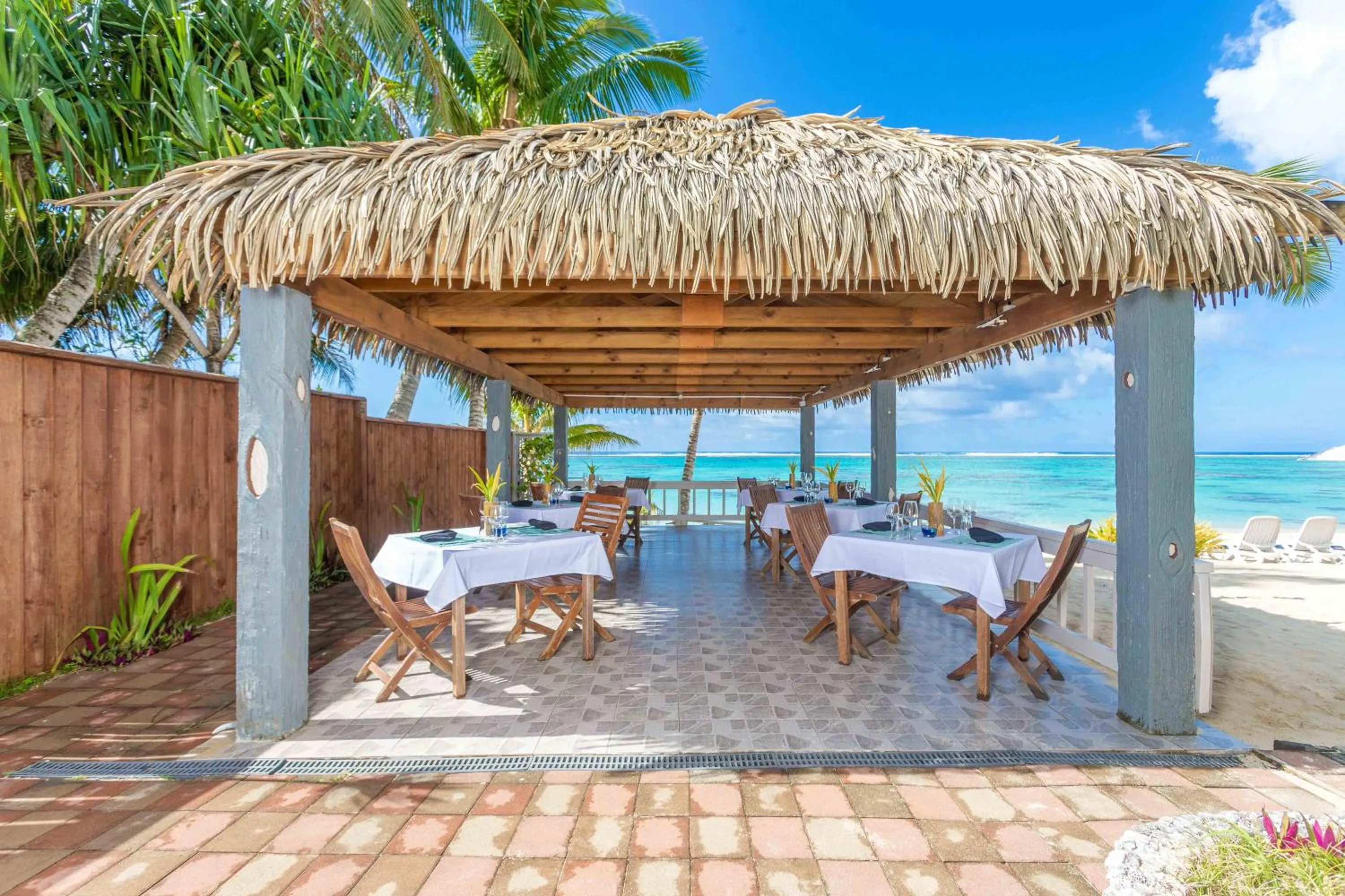 Restaurant/places to eat in Moana Sands Beachfront Hotel