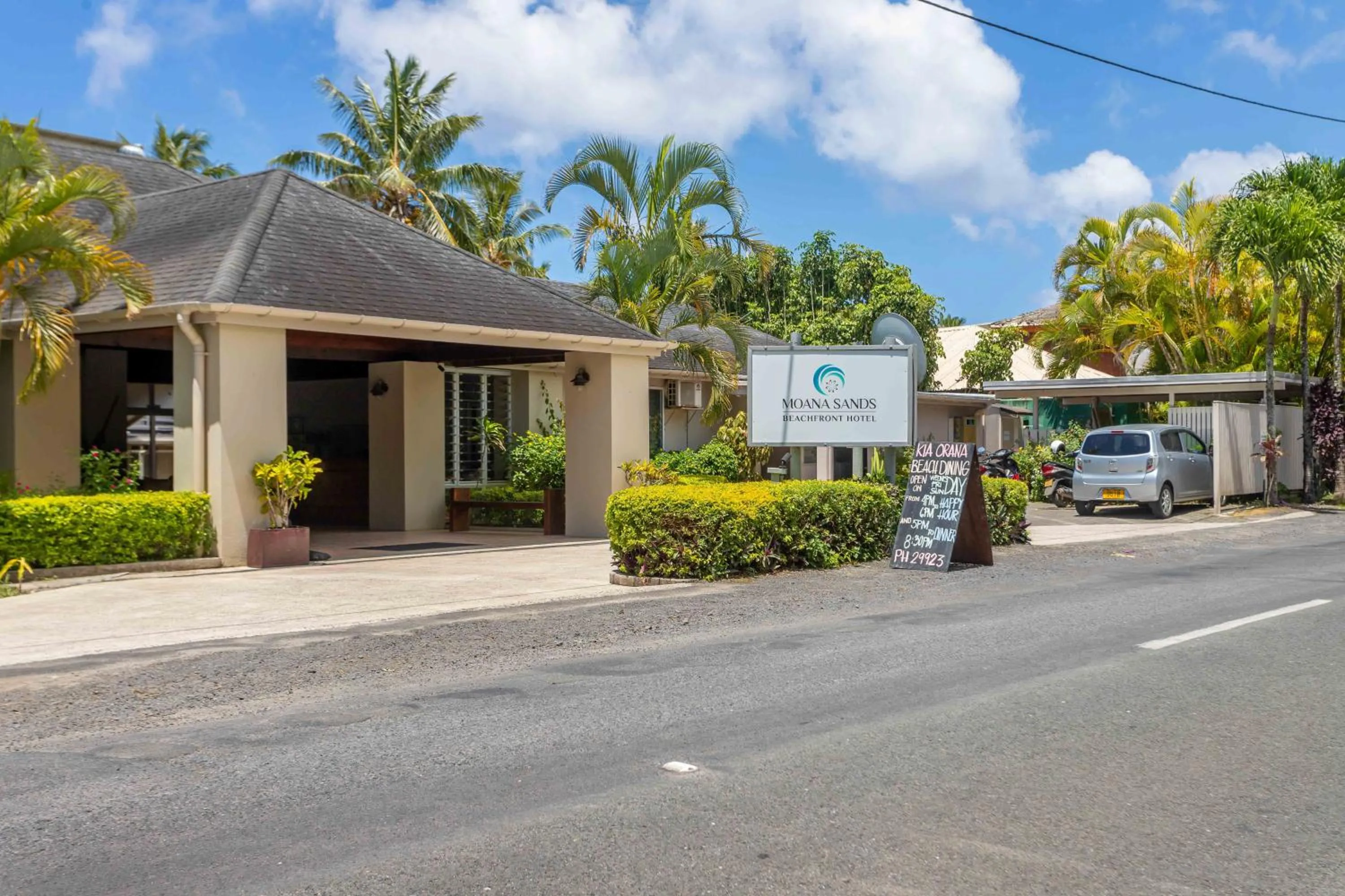 Street view in Moana Sands Beachfront Hotel