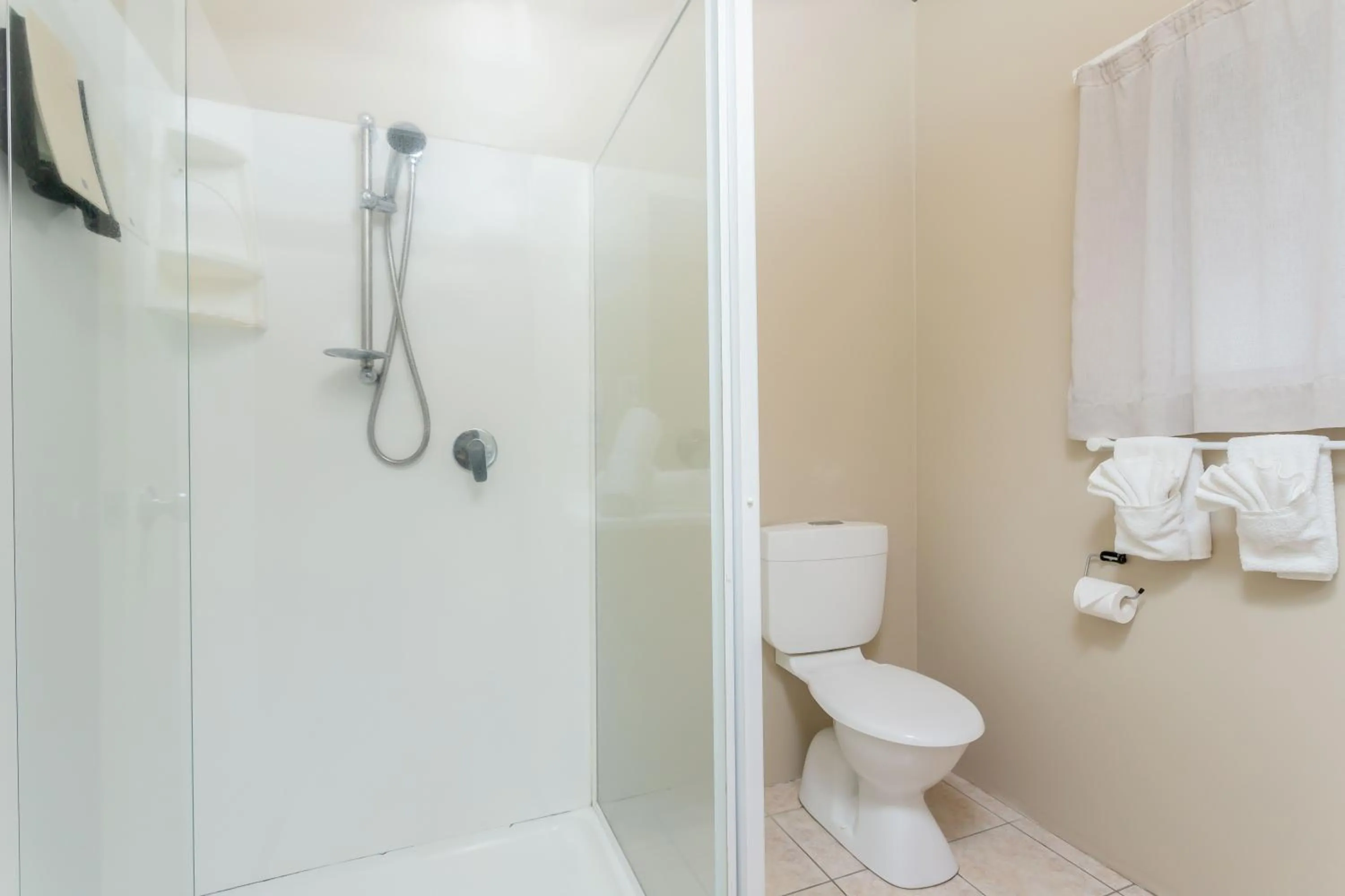 Bathroom in Moana Sands Beachfront Hotel