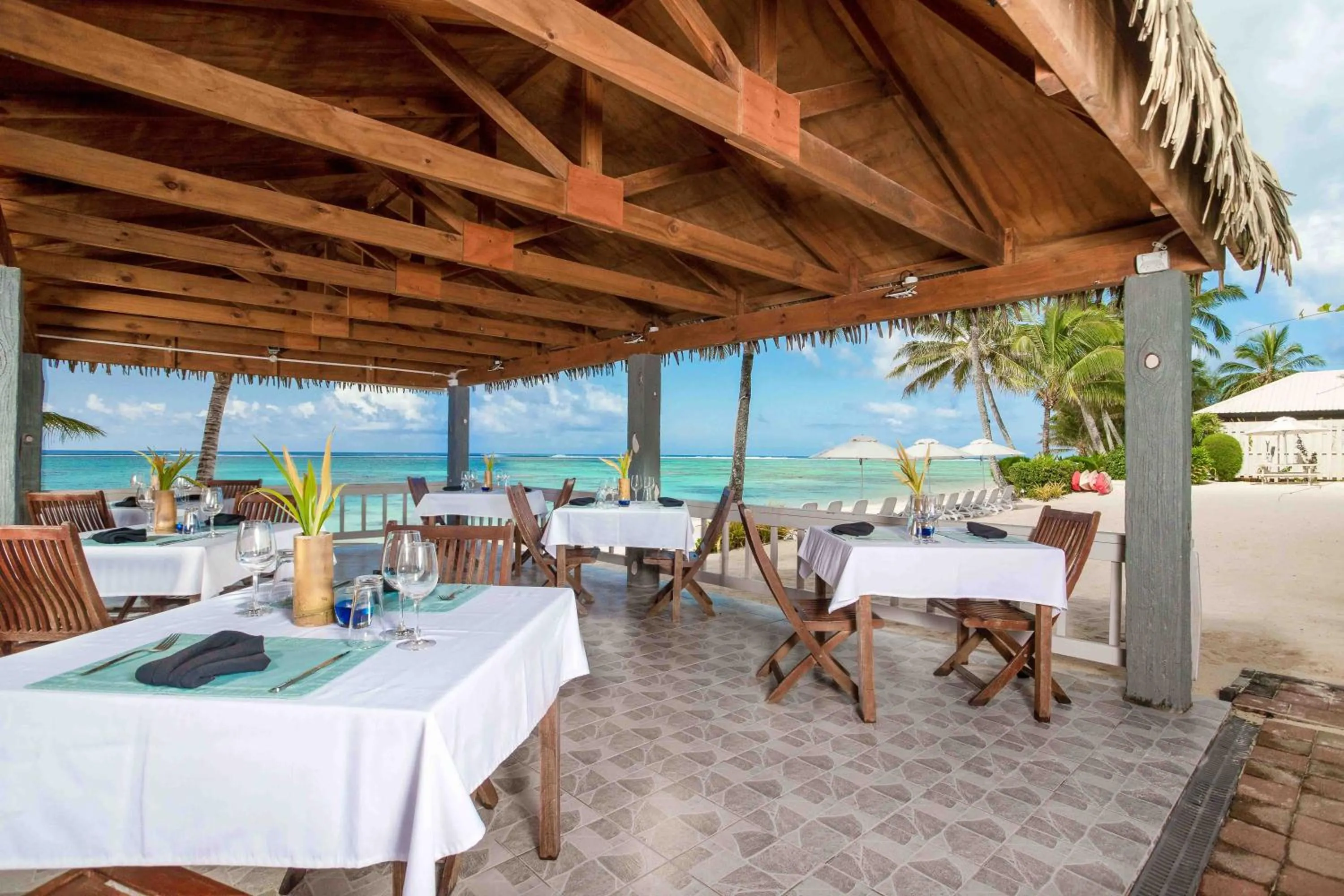 Restaurant/places to eat in Moana Sands Beachfront Hotel