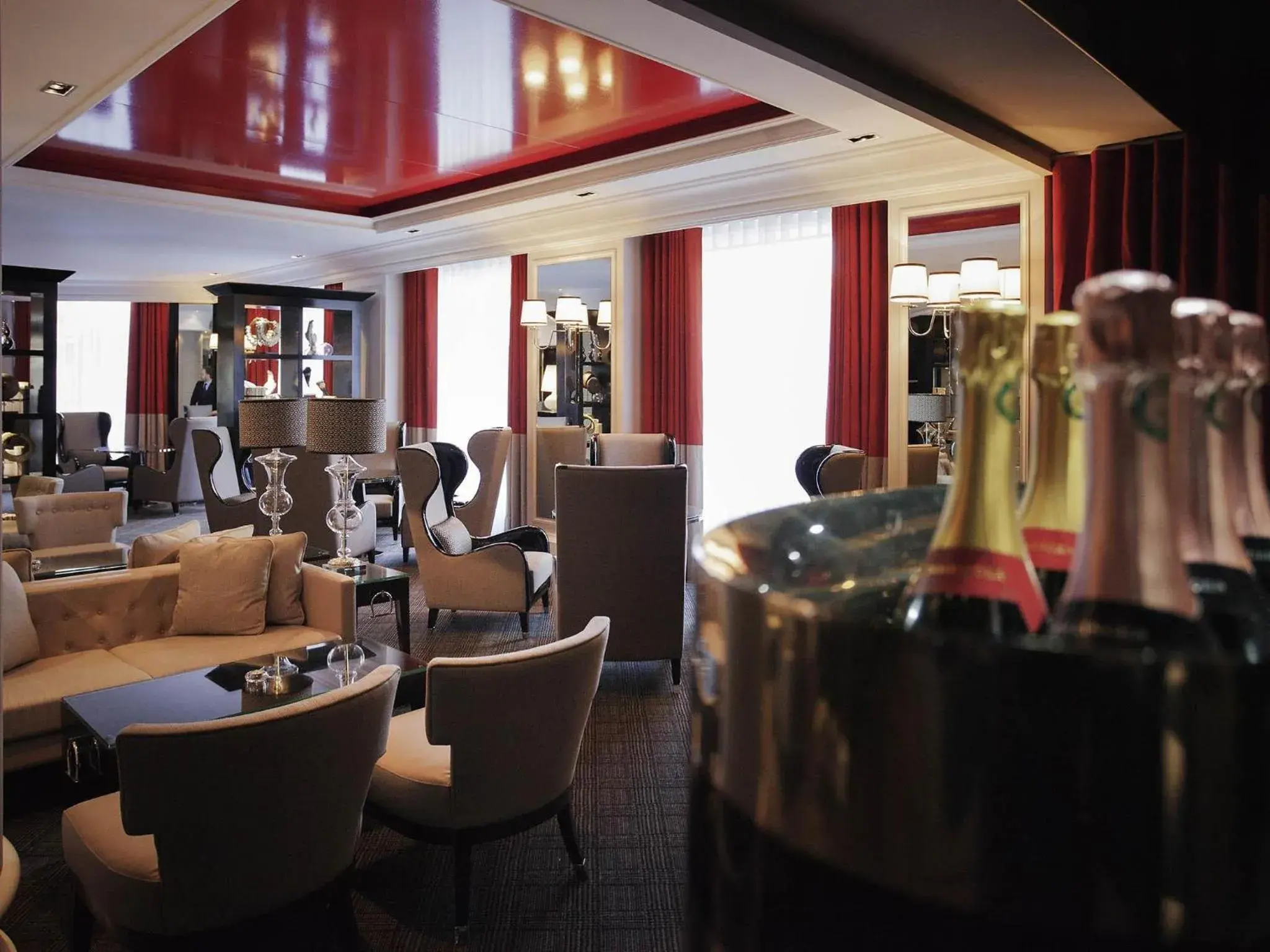 Lounge or bar in Park Hotel Grenoble - MGallery Collection Lounge or bar in Park Hotel Grenoble - MGallery Collection
