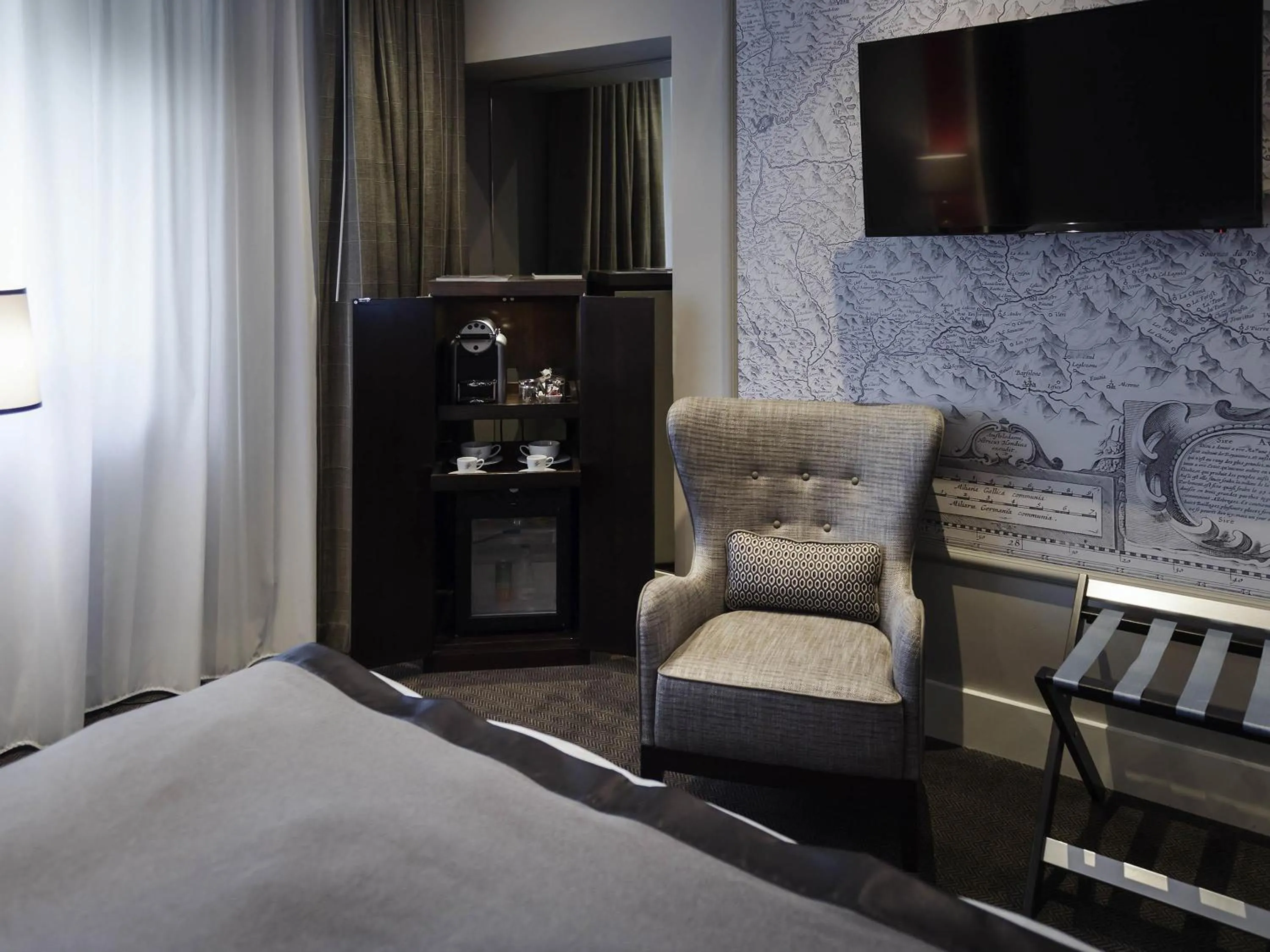 Bedroom, Bed in Park Hotel Grenoble - MGallery Collection