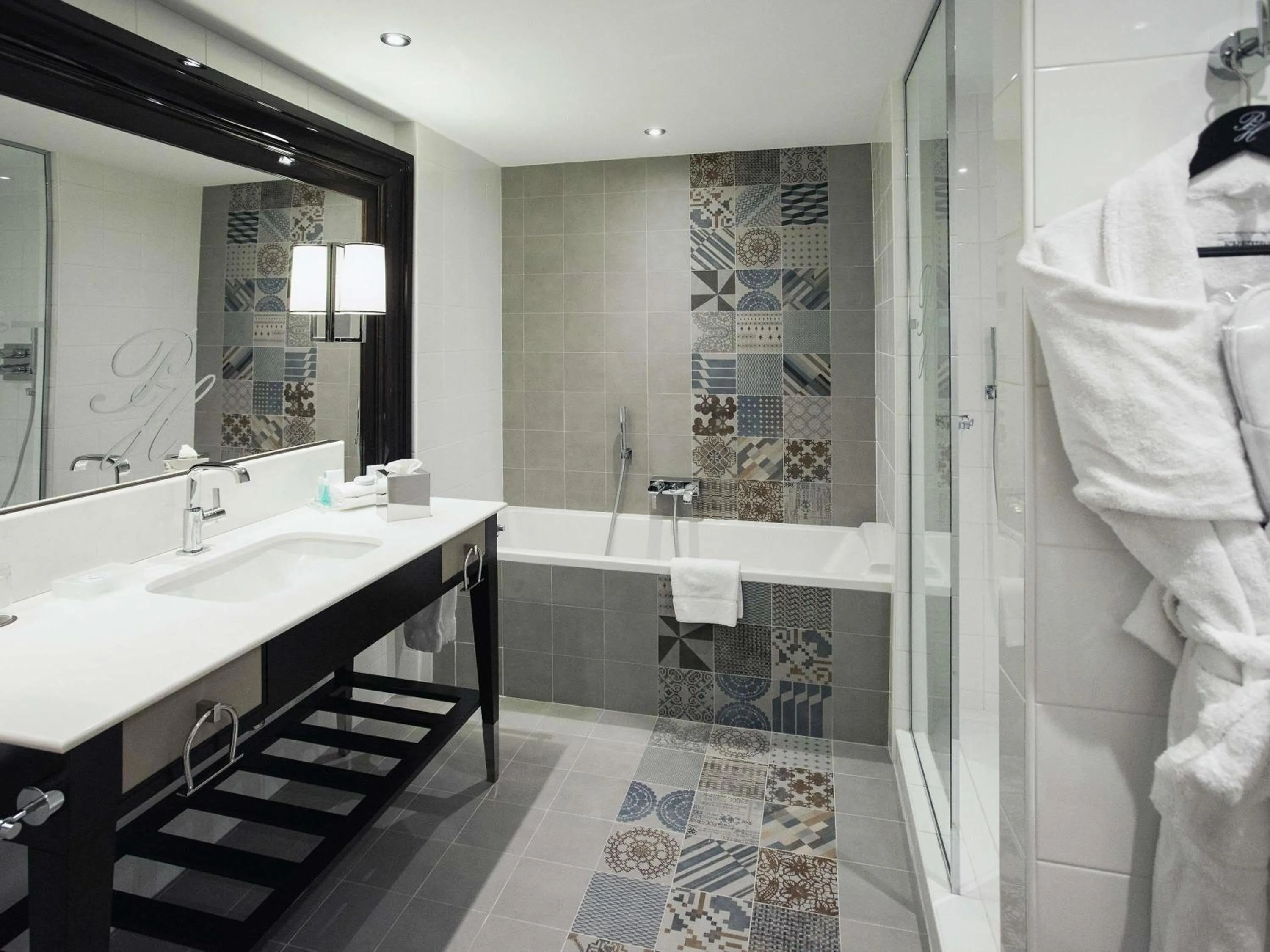 Bedroom in Park Hotel Grenoble - MGallery Collection