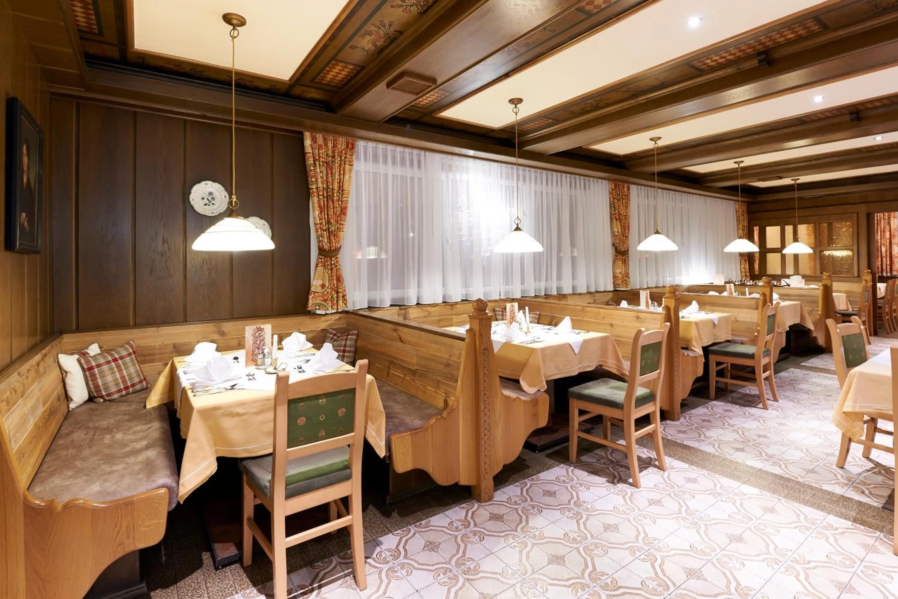 Restaurant/places to eat in Landhotel Post