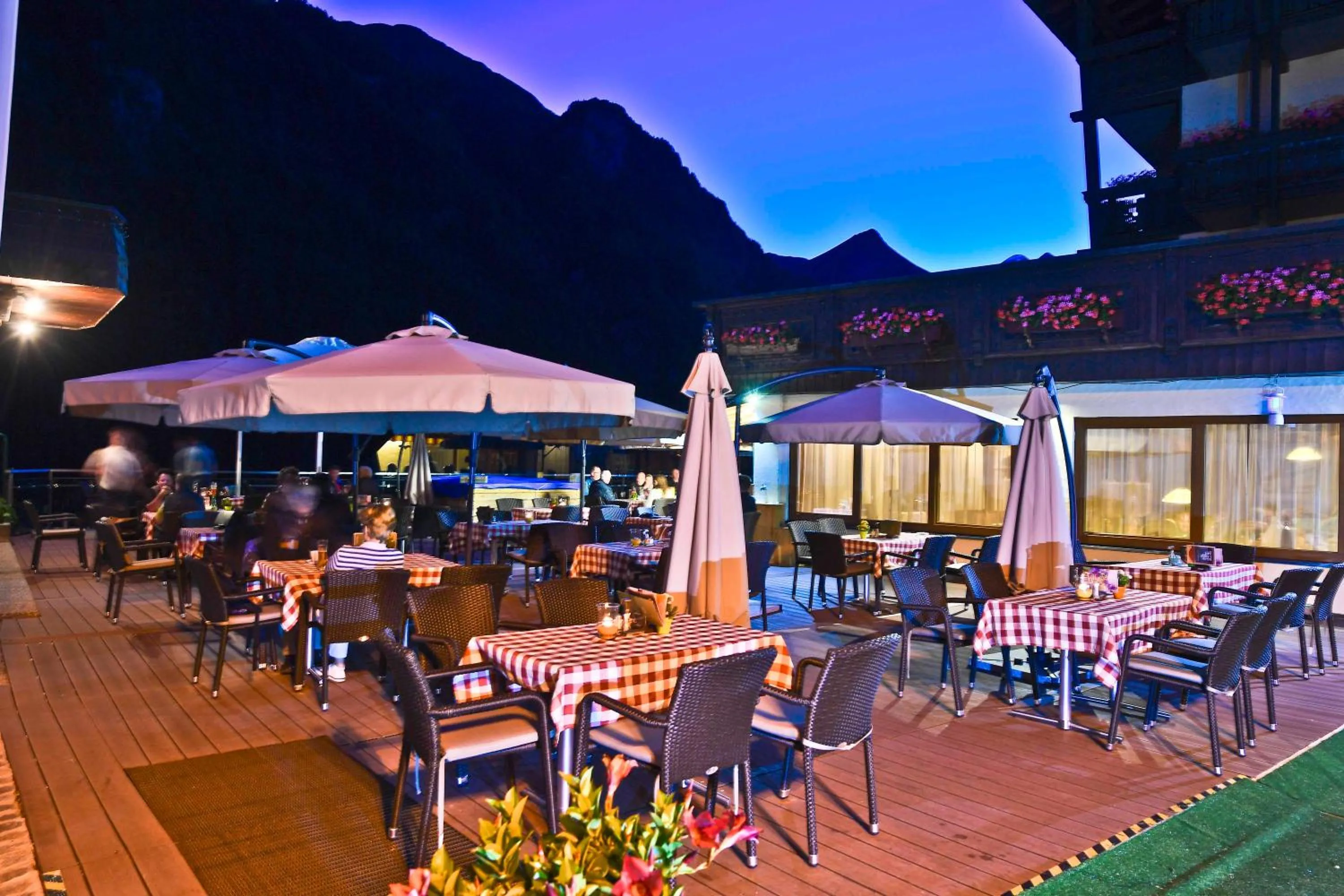 Restaurant/places to eat in Landhotel Post