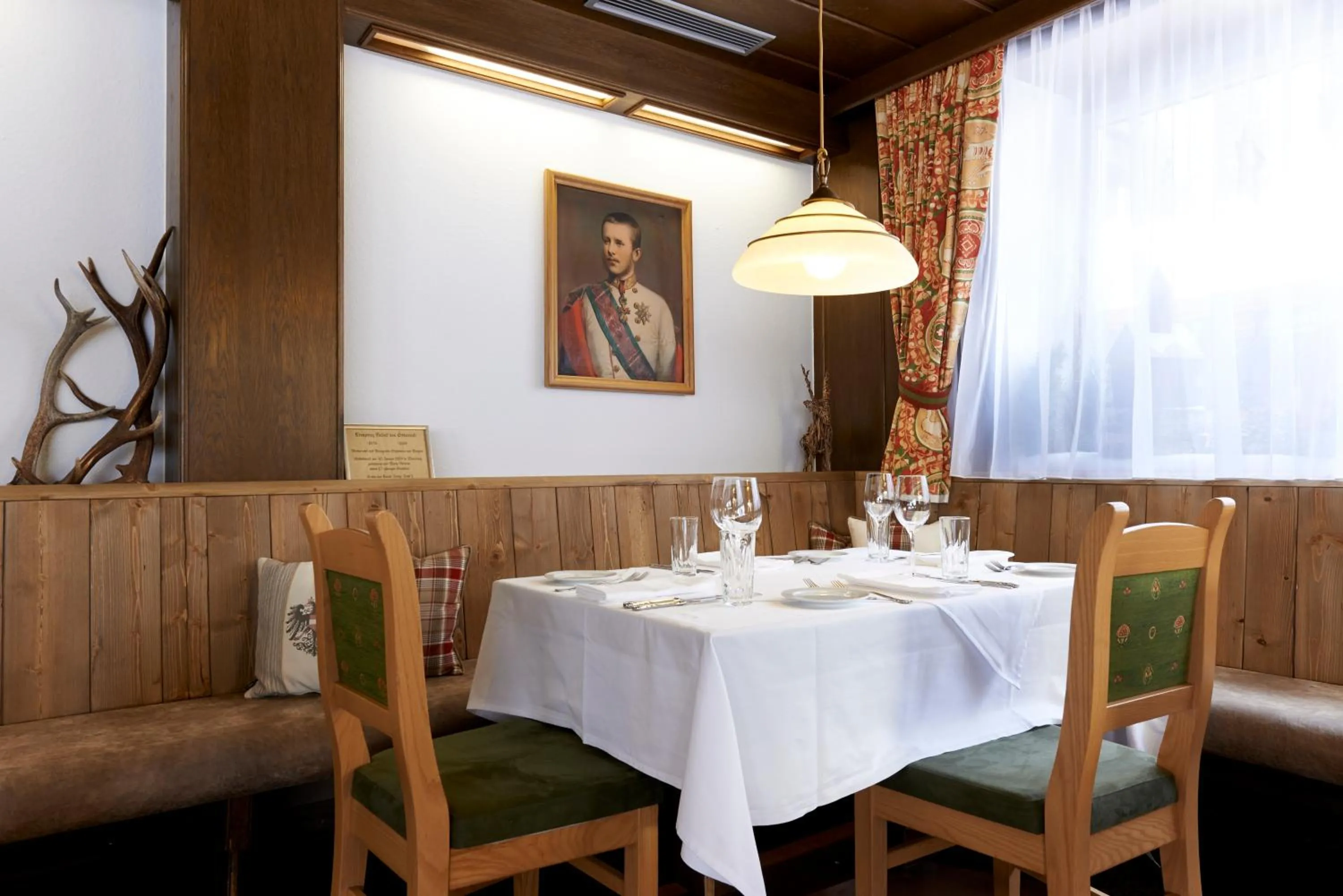 Restaurant/places to eat in Landhotel Post