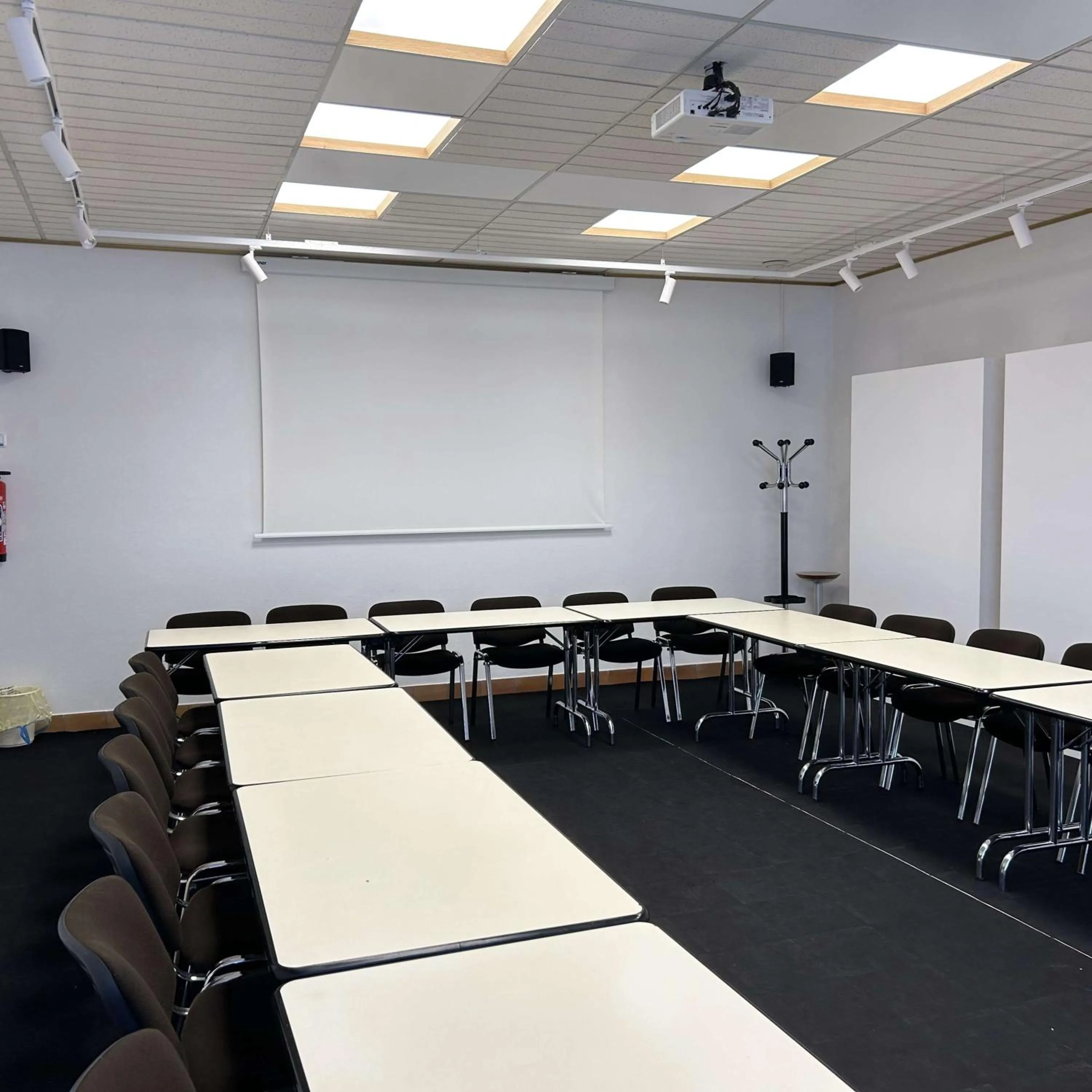 Meeting/conference room in BRIT HOTEL & SPA Le Roc au Chien