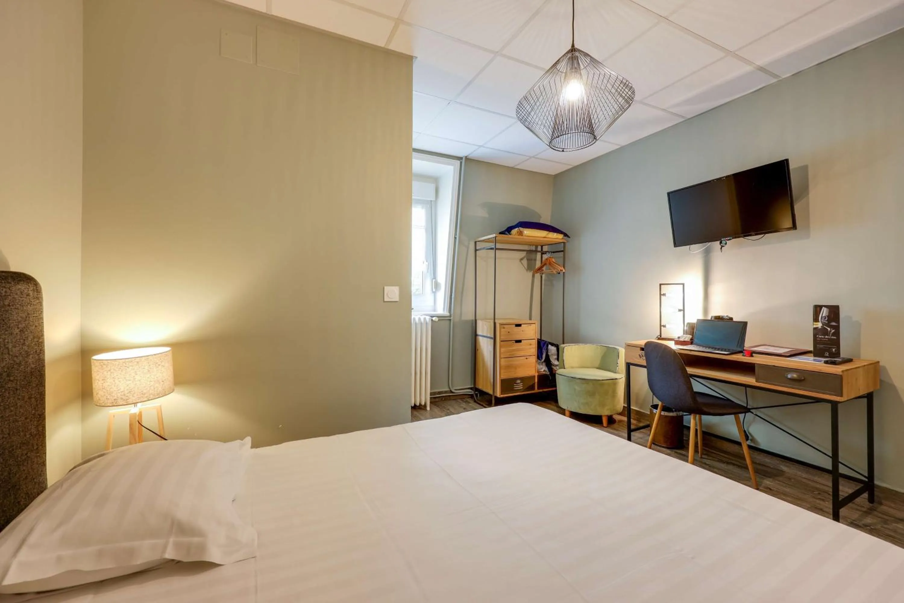 Bedroom, Bed in BRIT HOTEL & SPA Le Roc au Chien