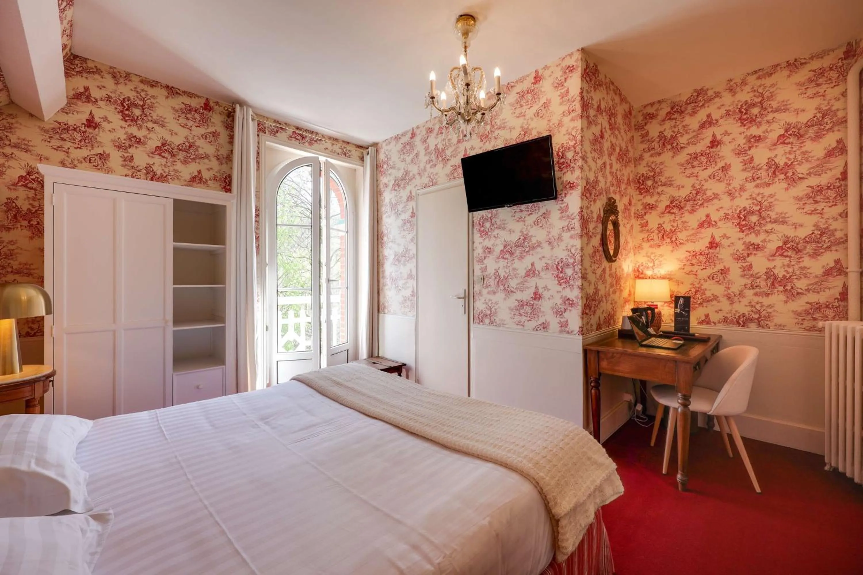 Bedroom, Bed in BRIT HOTEL & SPA Le Roc au Chien