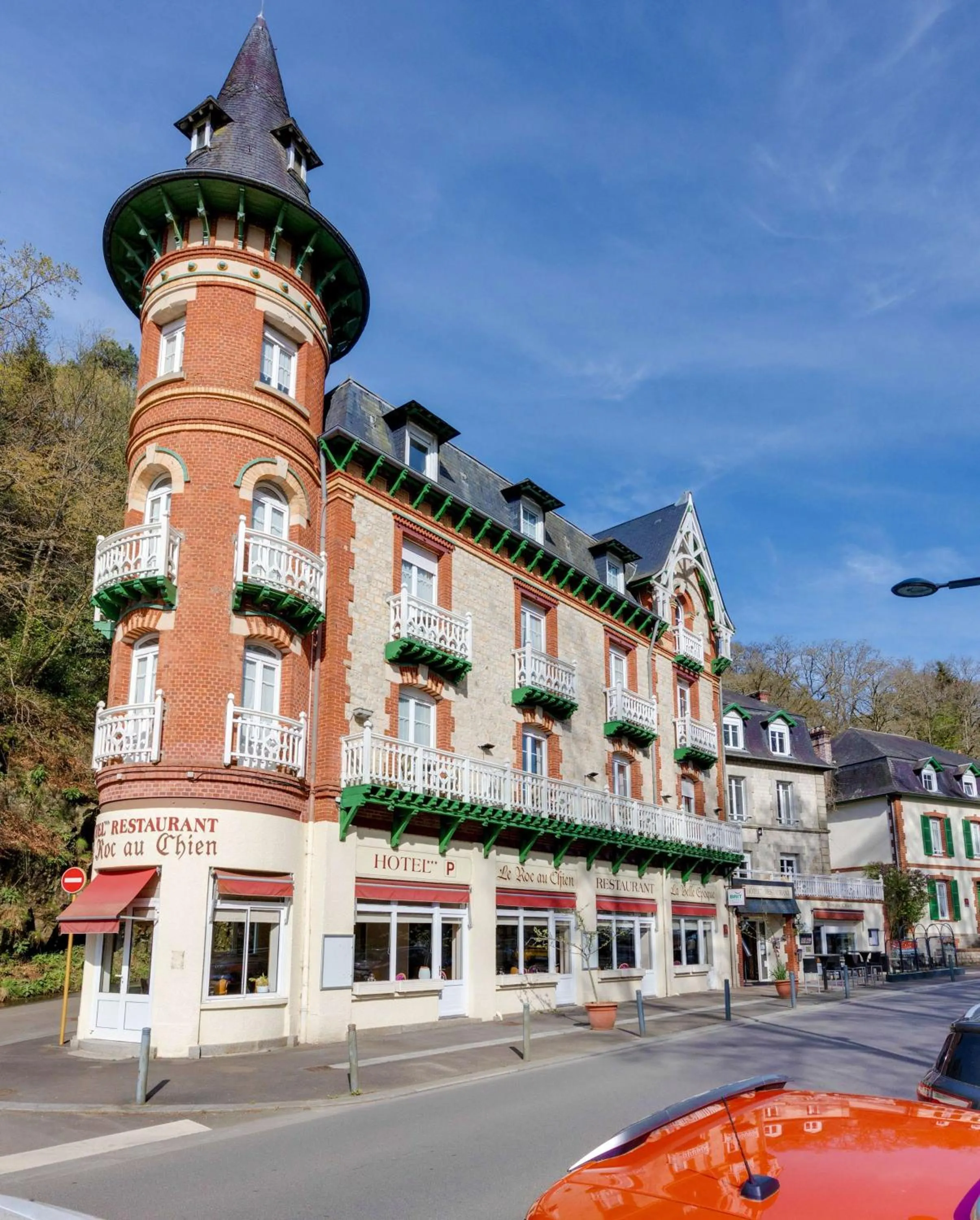Property building in BRIT HOTEL & SPA Le Roc au Chien
