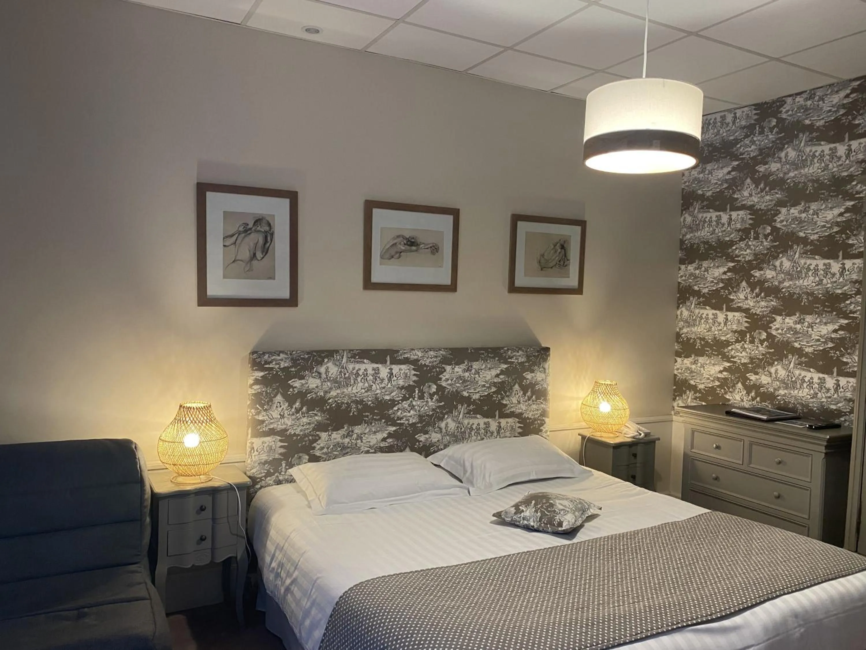 Bedroom, Bed in BRIT HOTEL & SPA Le Roc au Chien