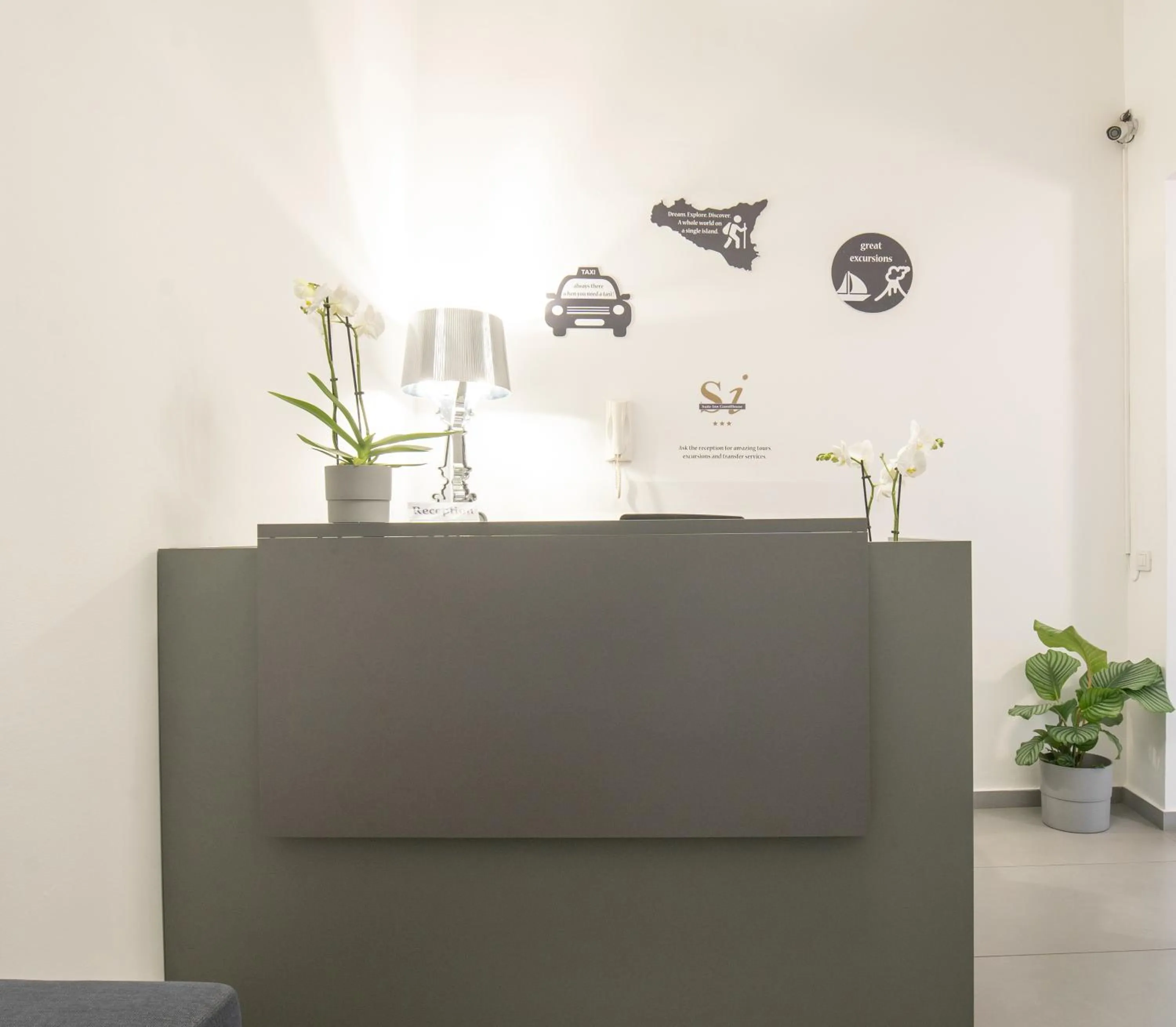 Lobby or reception in Suite Inn Catania