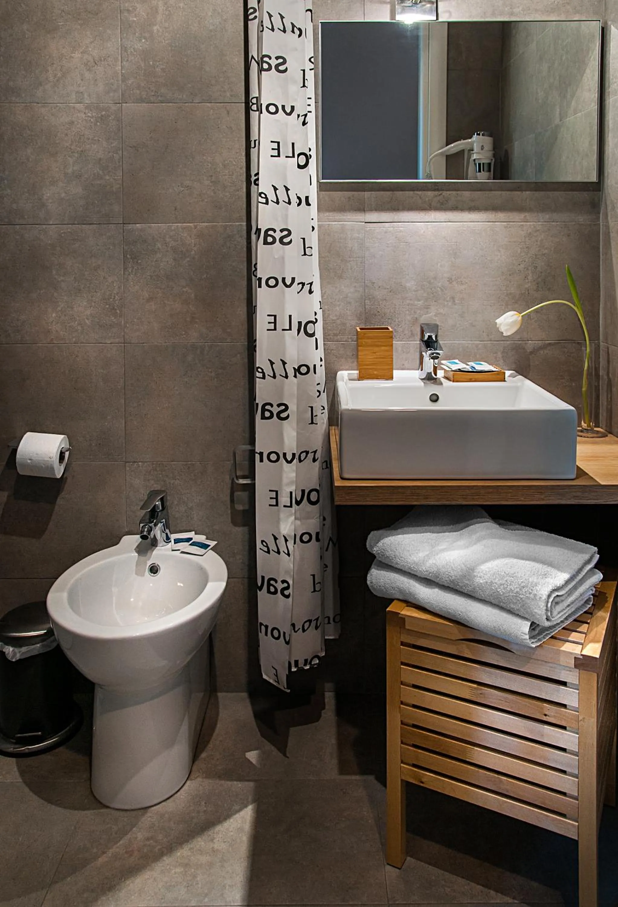 Shower in Suite Inn Catania