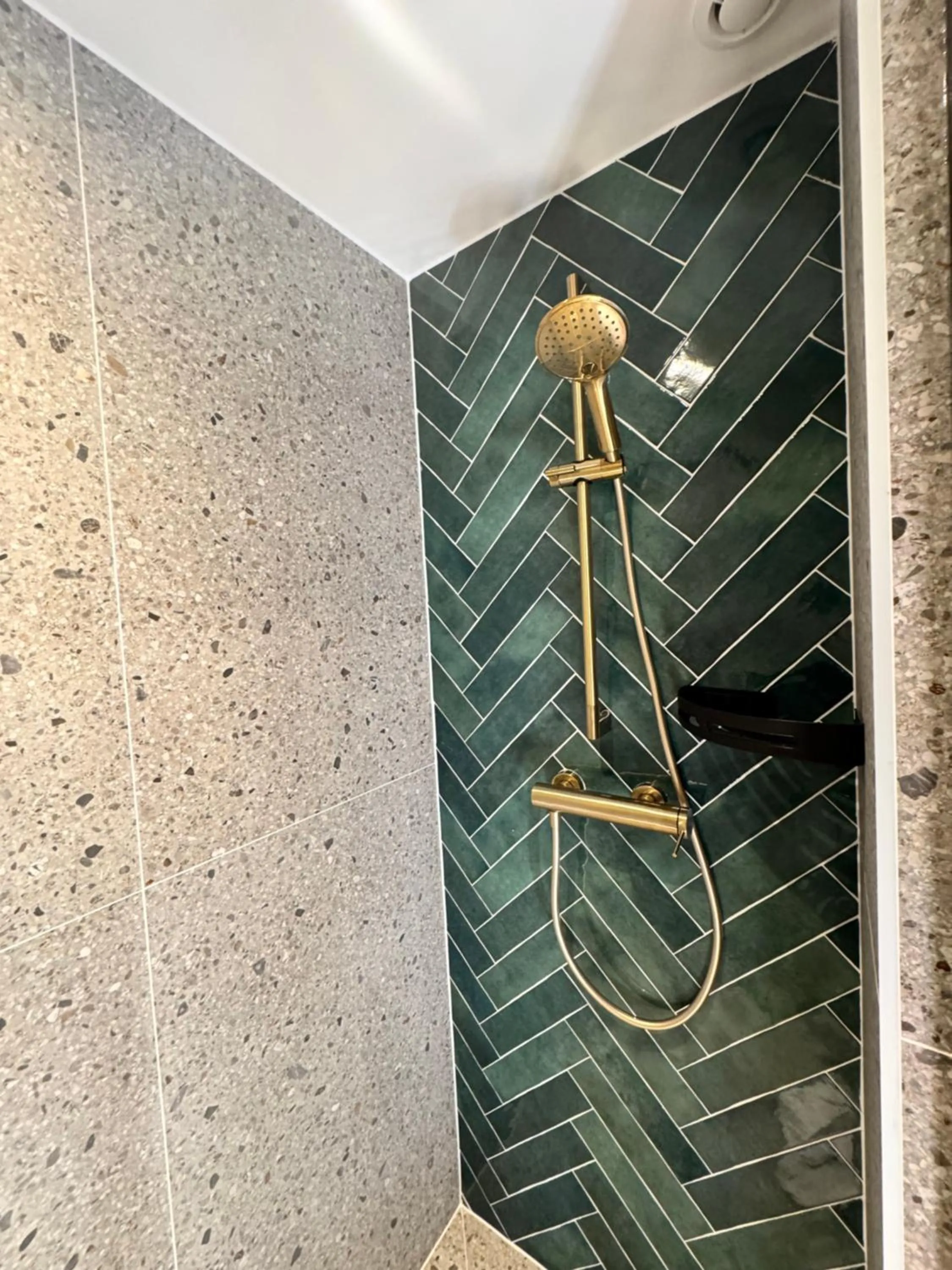 Shower in Hotel Nation Montmartre