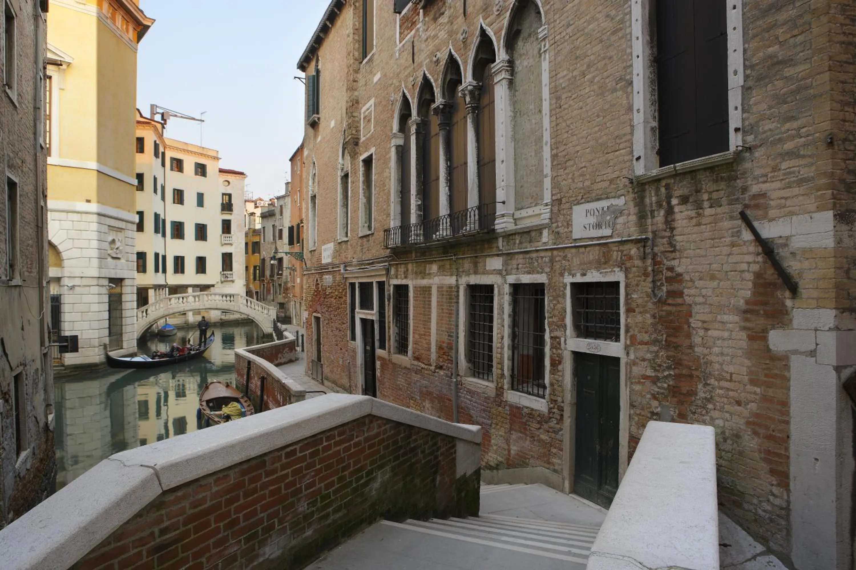 Facade/entrance in Ad Place Venice