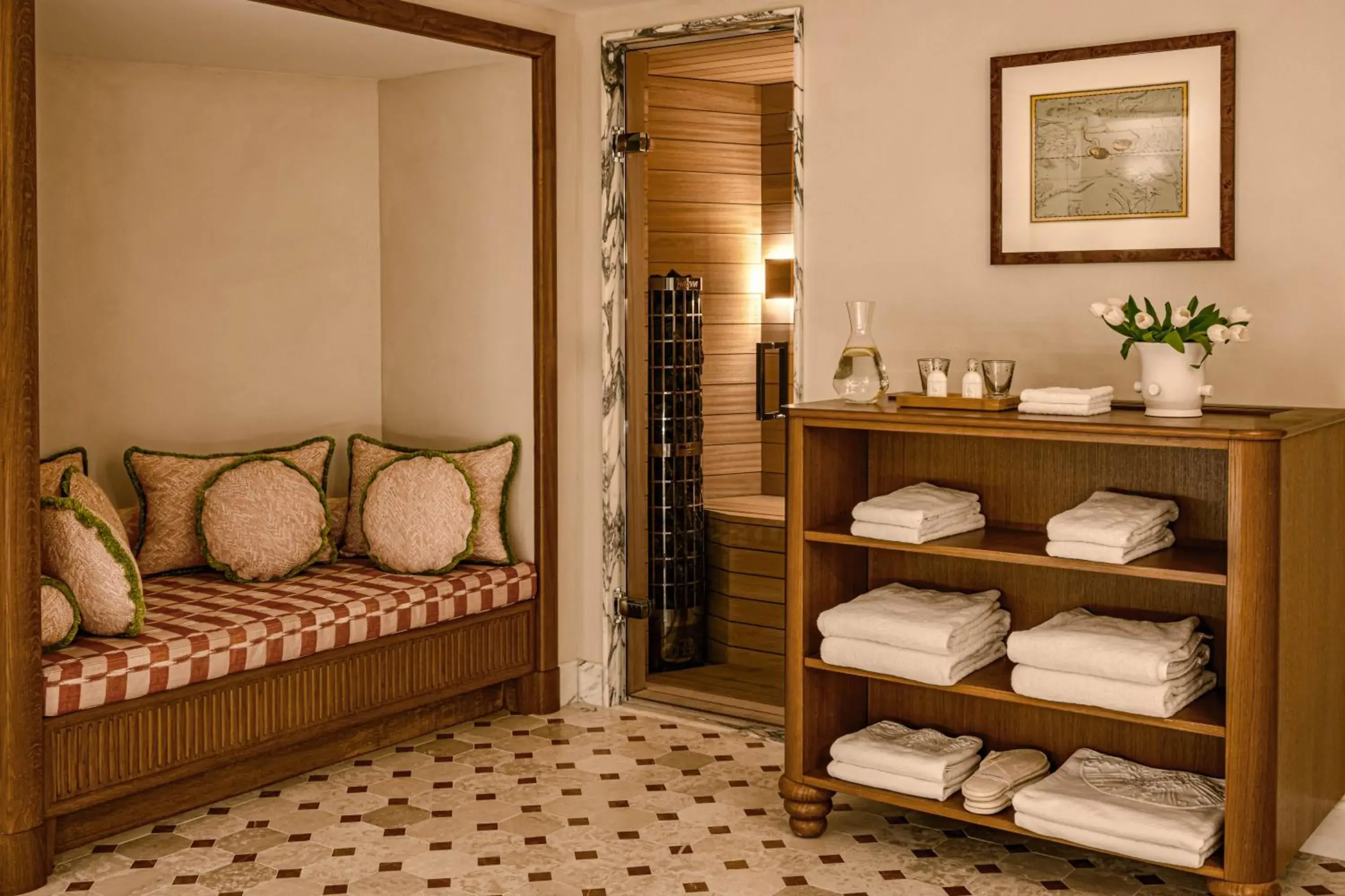 Spa and wellness centre/facilities in Saint James Paris Spa and wellness centre/facilities in Saint James Paris