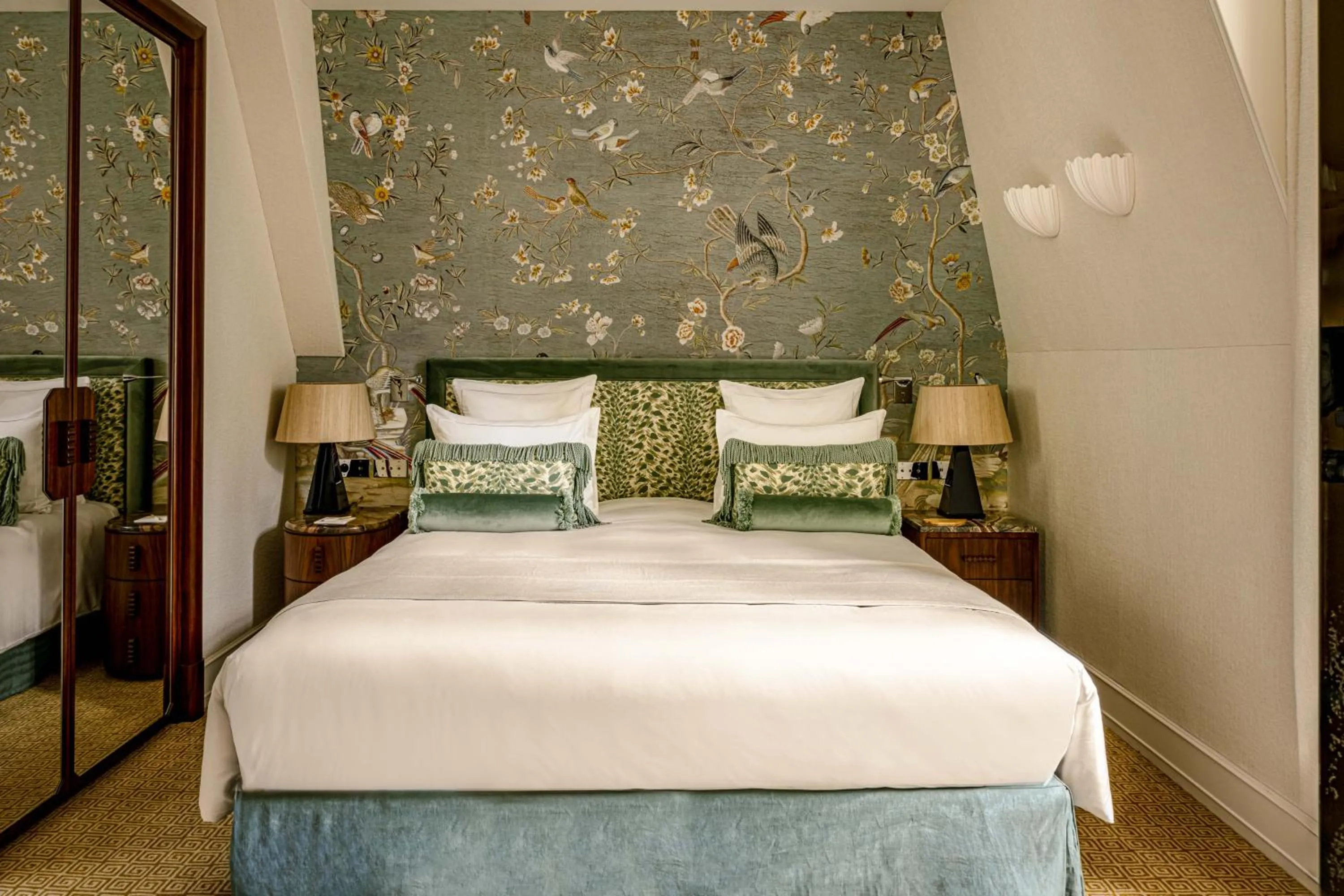 Bedroom, Bed in Saint James Paris