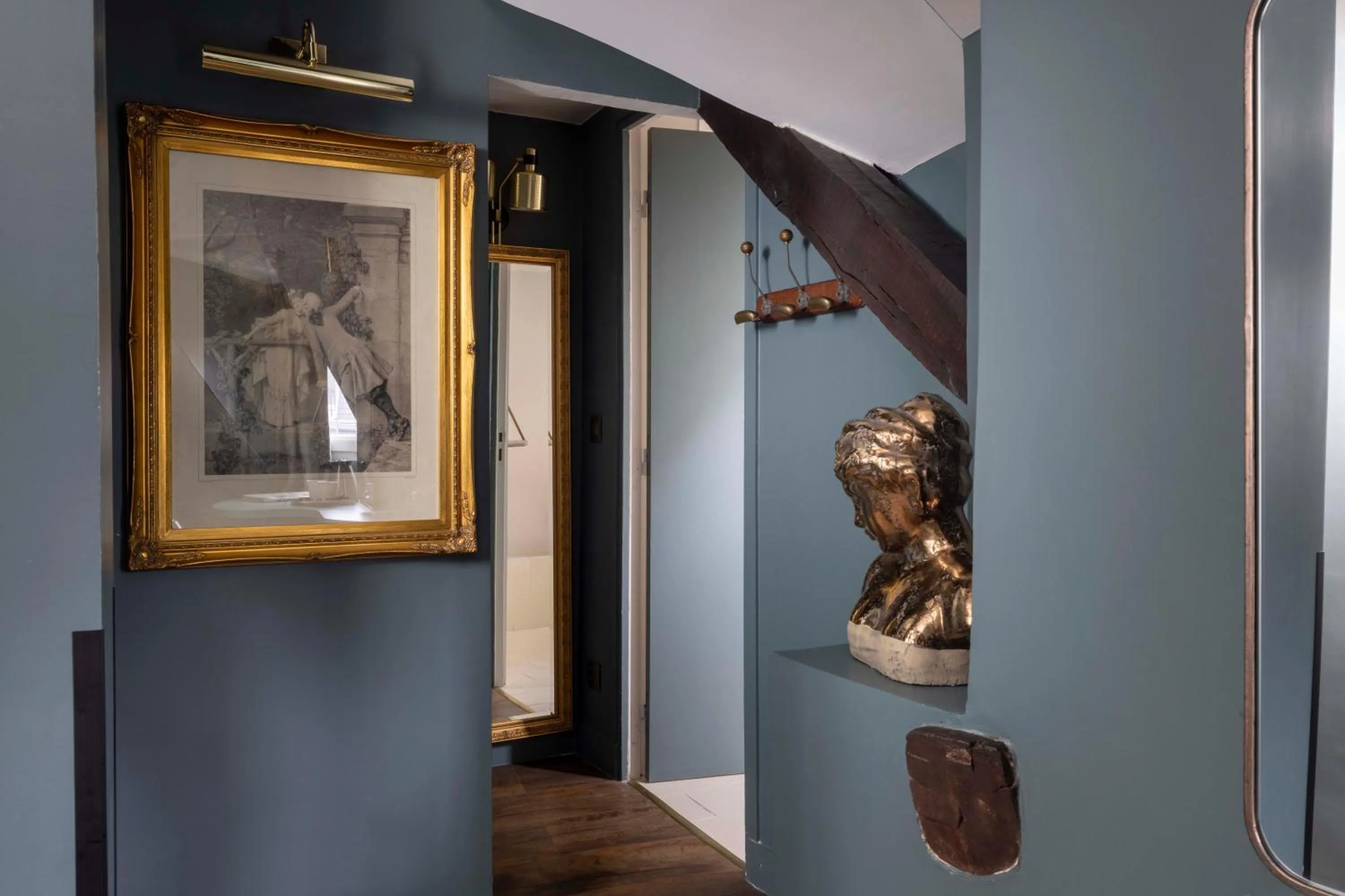 Decorative detail in Welcome Hotel