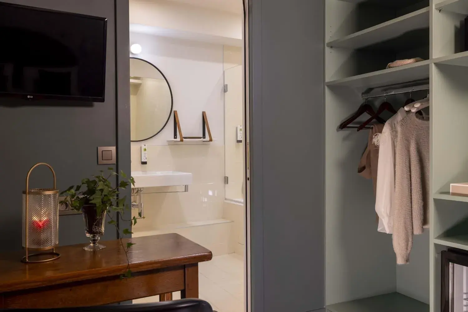 Bathroom in Welcome Hotel Bathroom in Welcome Hotel