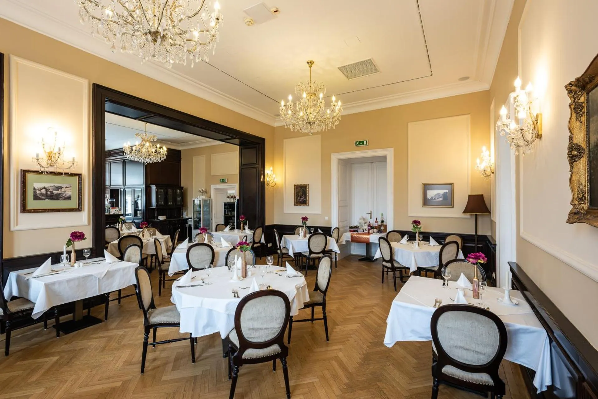 Restaurant/places to eat in La Contessa Castle Hotel